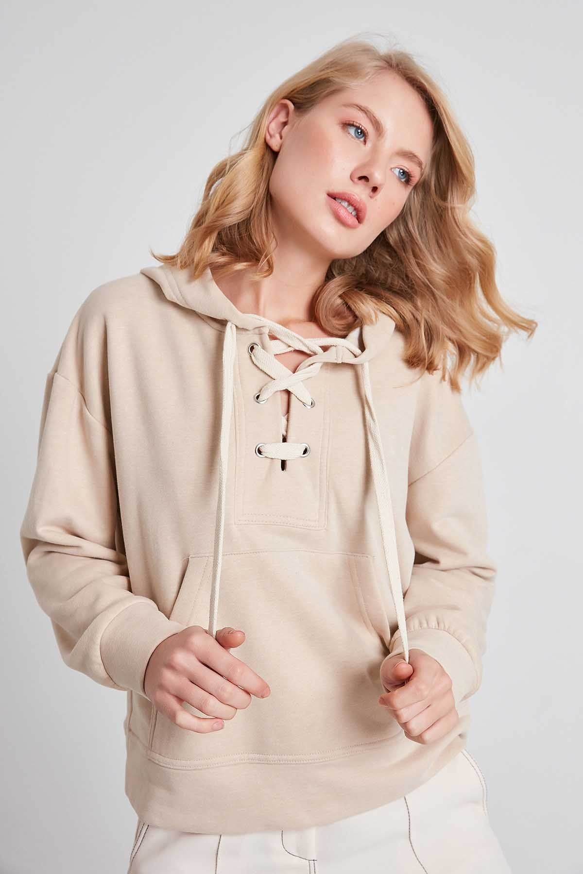 KANGAROO POCKET SWEATSHIRT