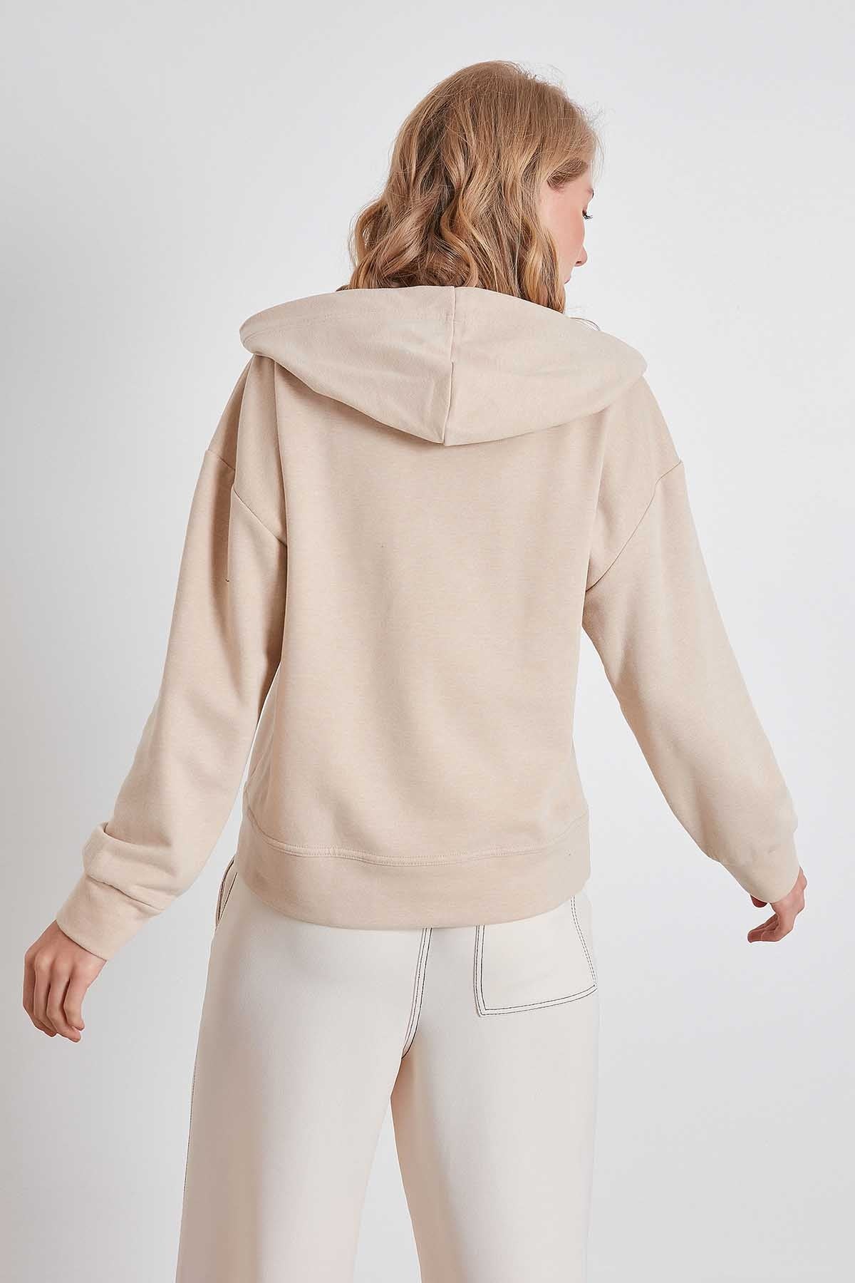 KANGAROO POCKET SWEATSHIRT