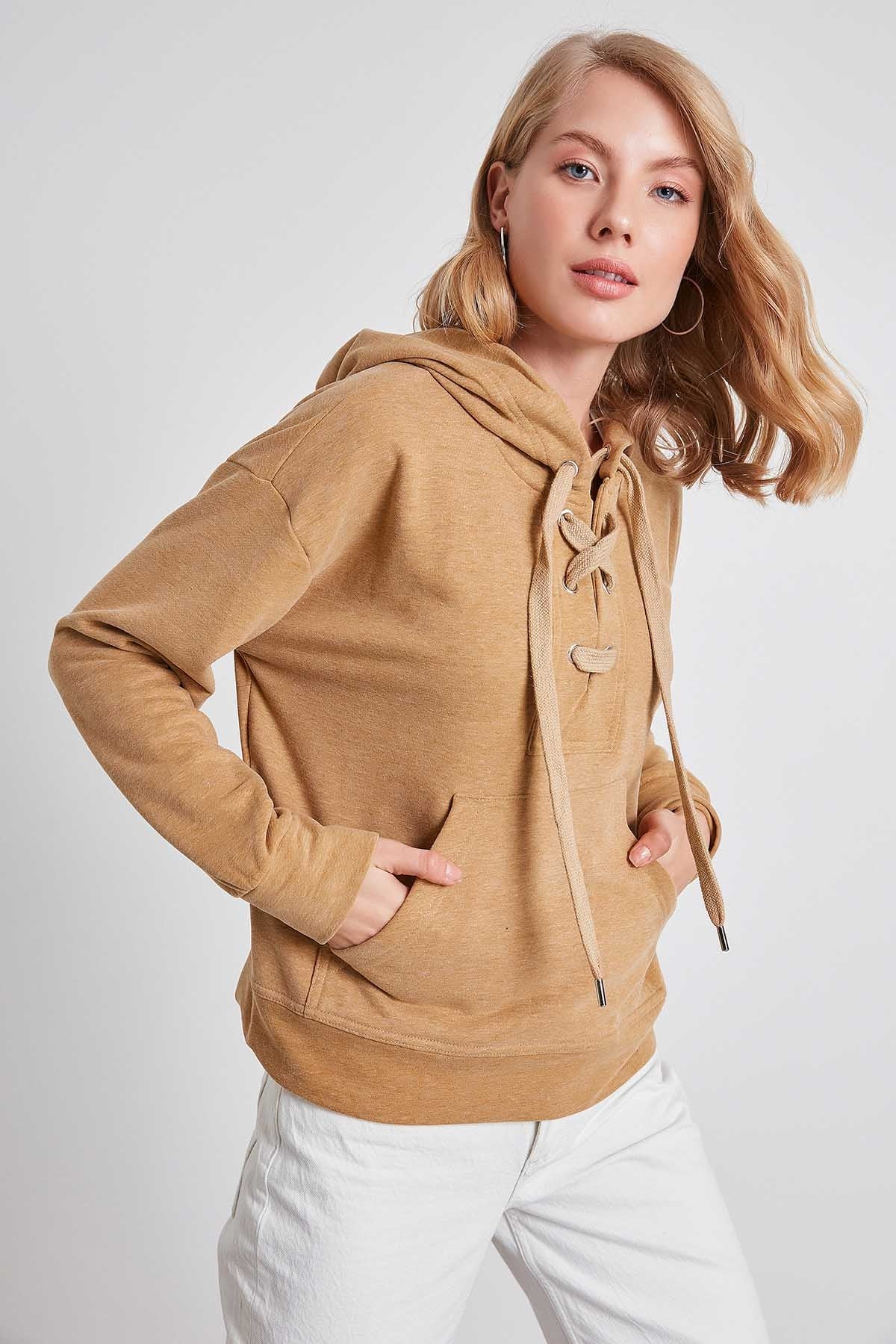KANGAROO POCKET SWEATSHIRT