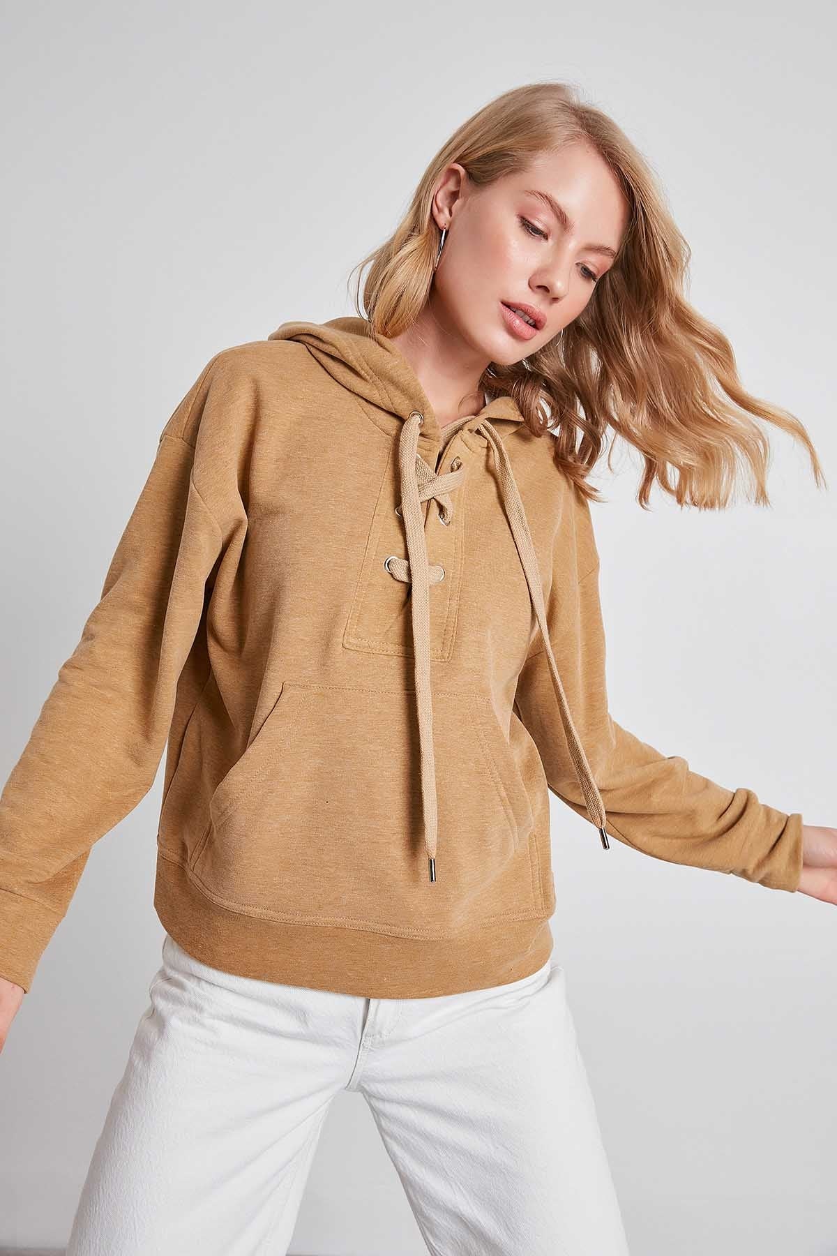 KANGAROO POCKET SWEATSHIRT