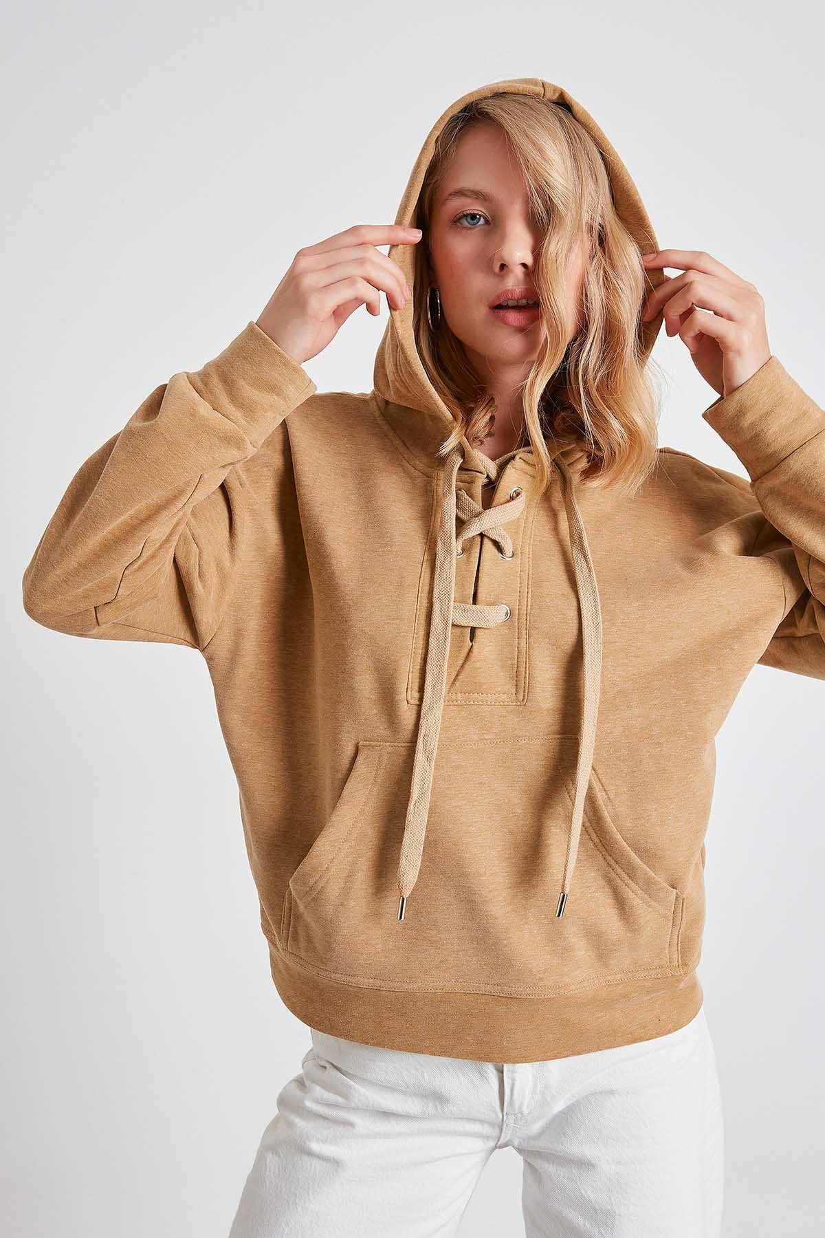 KANGAROO POCKET SWEATSHIRT