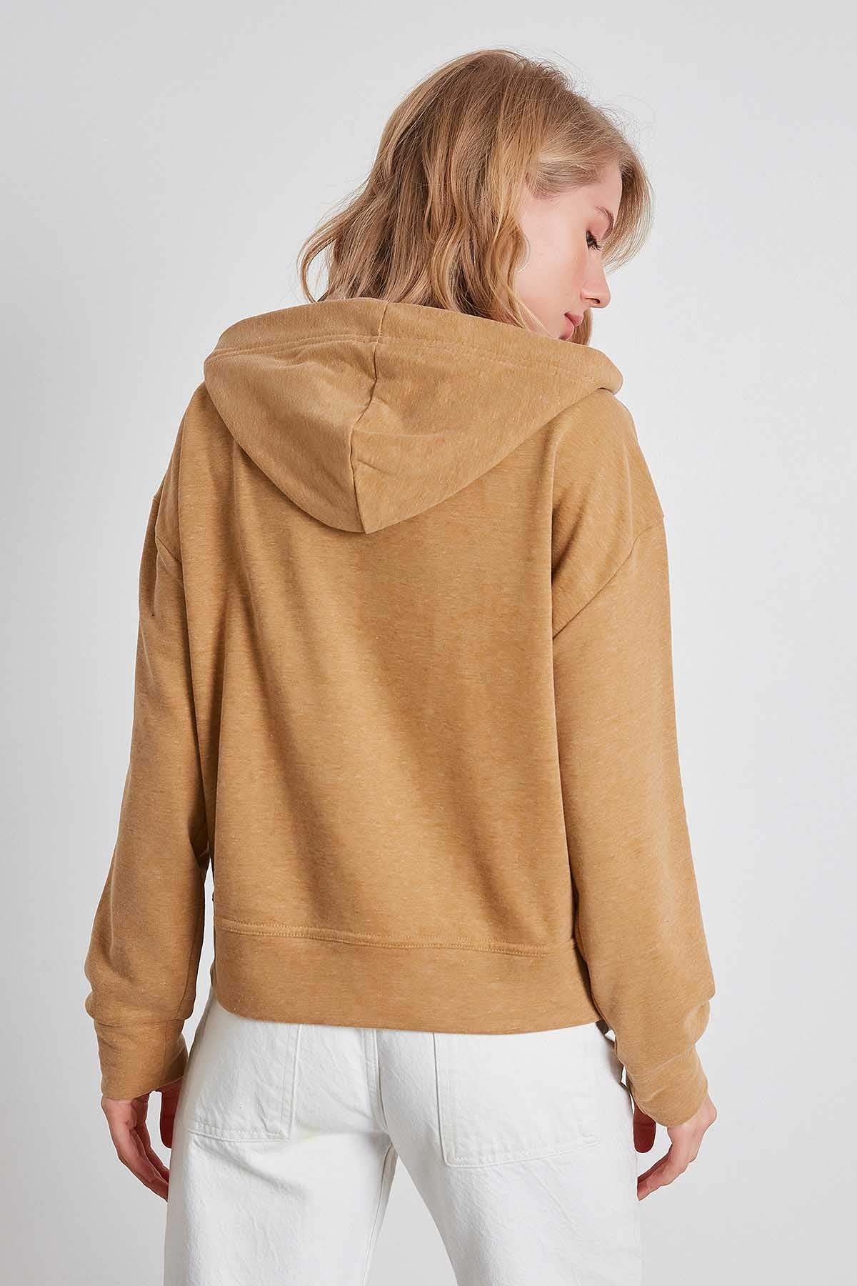 KANGAROO POCKET SWEATSHIRT