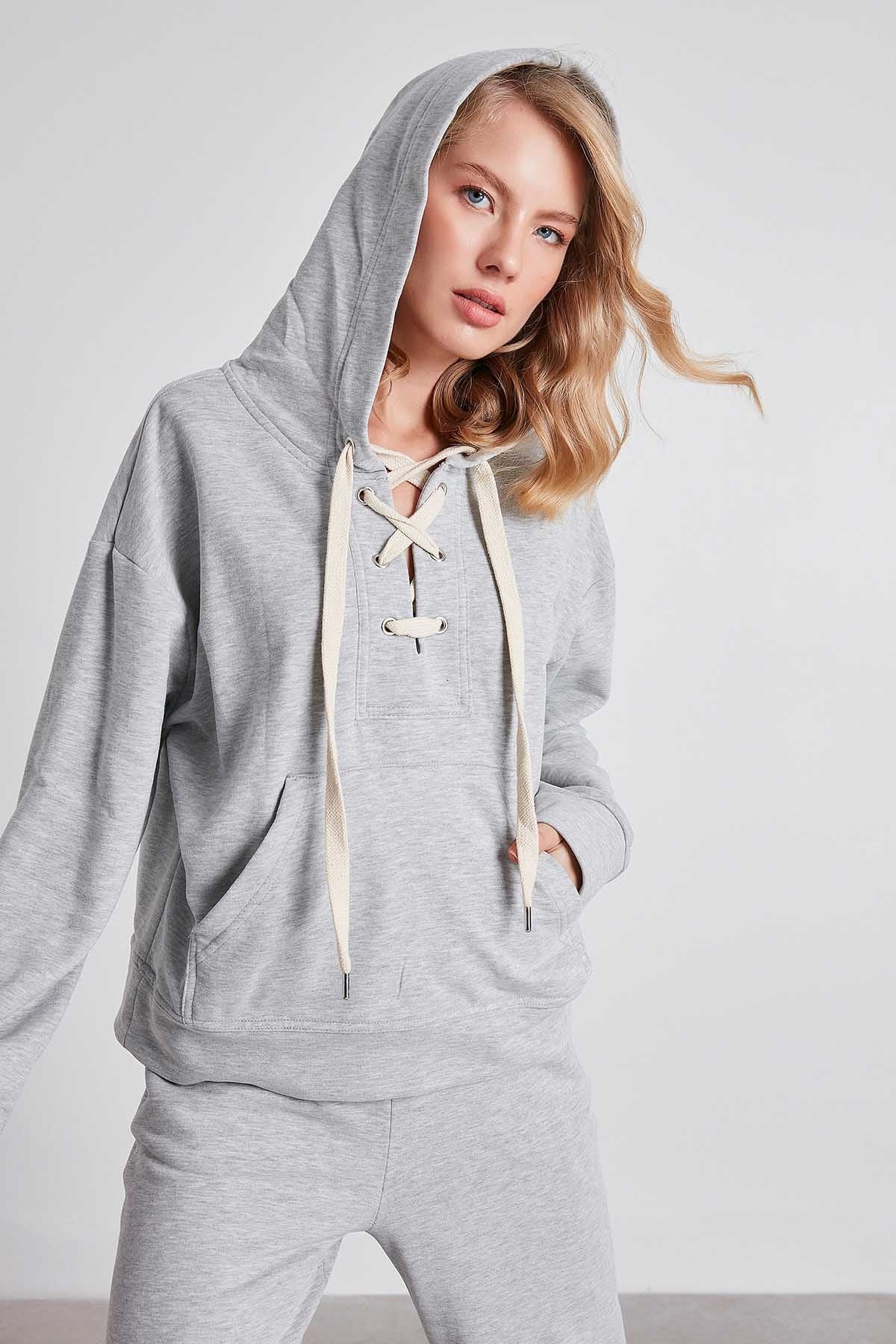KANGAROO POCKET SWEATSHIRT