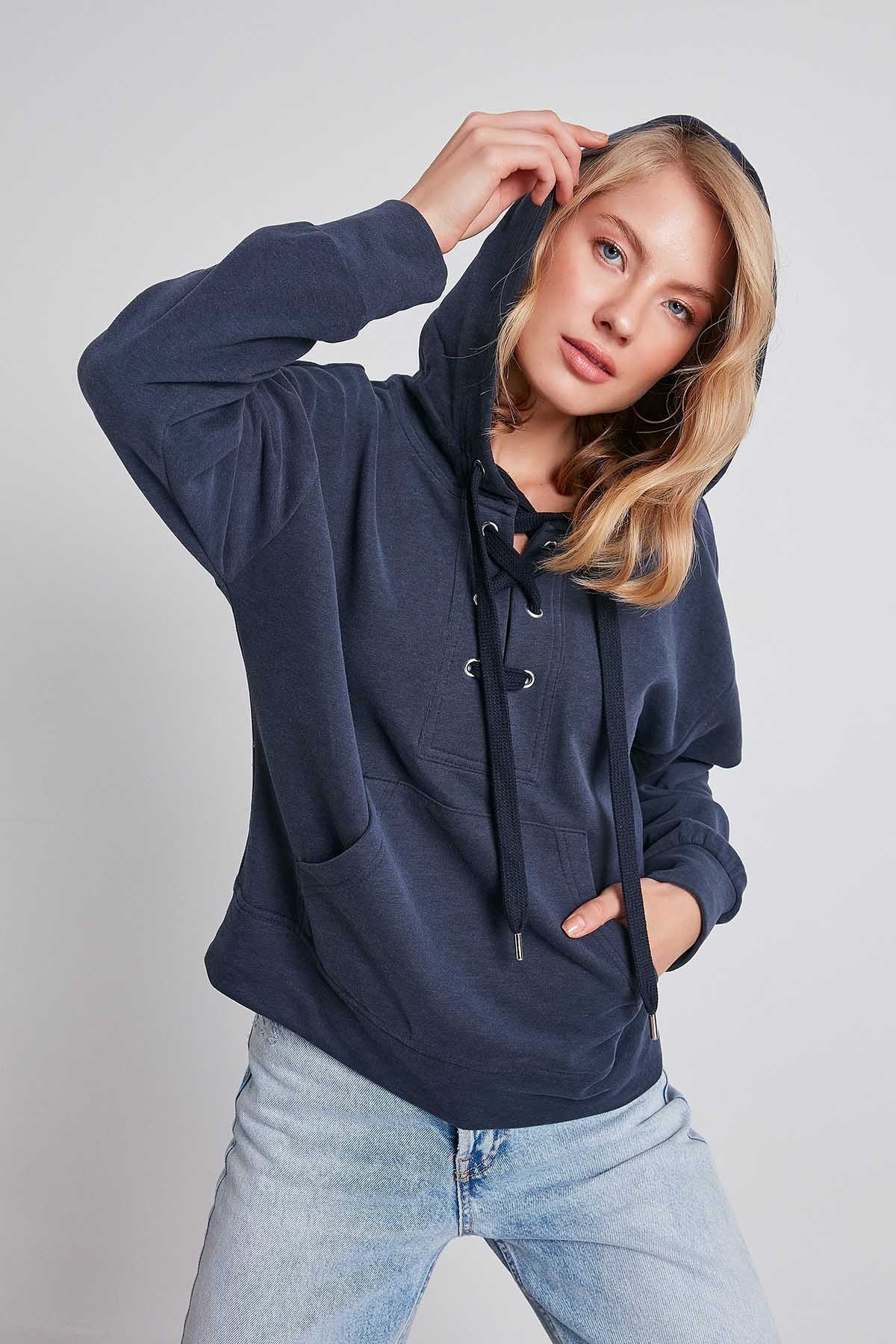 KANGAROO POCKET SWEATSHIRT