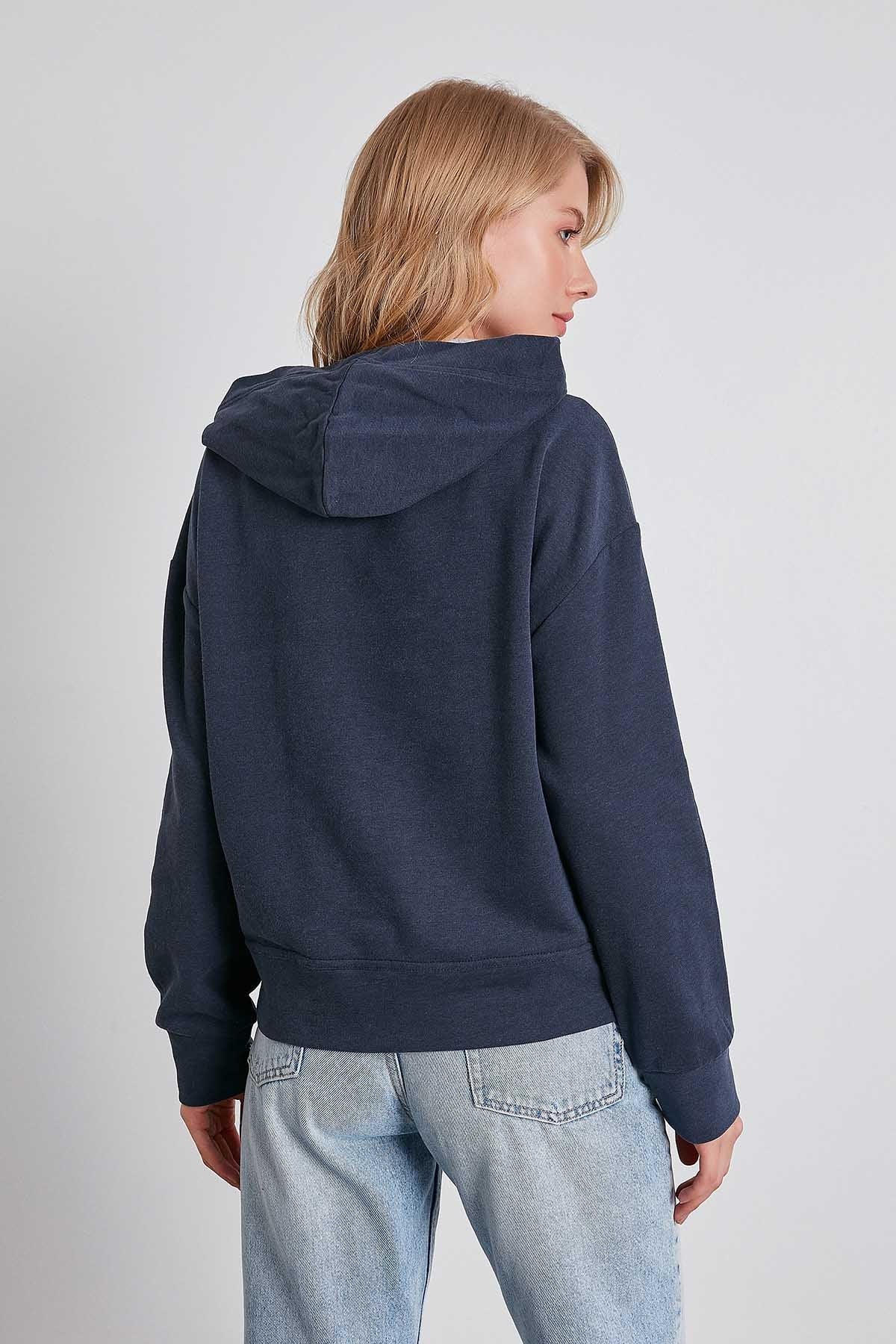 KANGAROO POCKET SWEATSHIRT