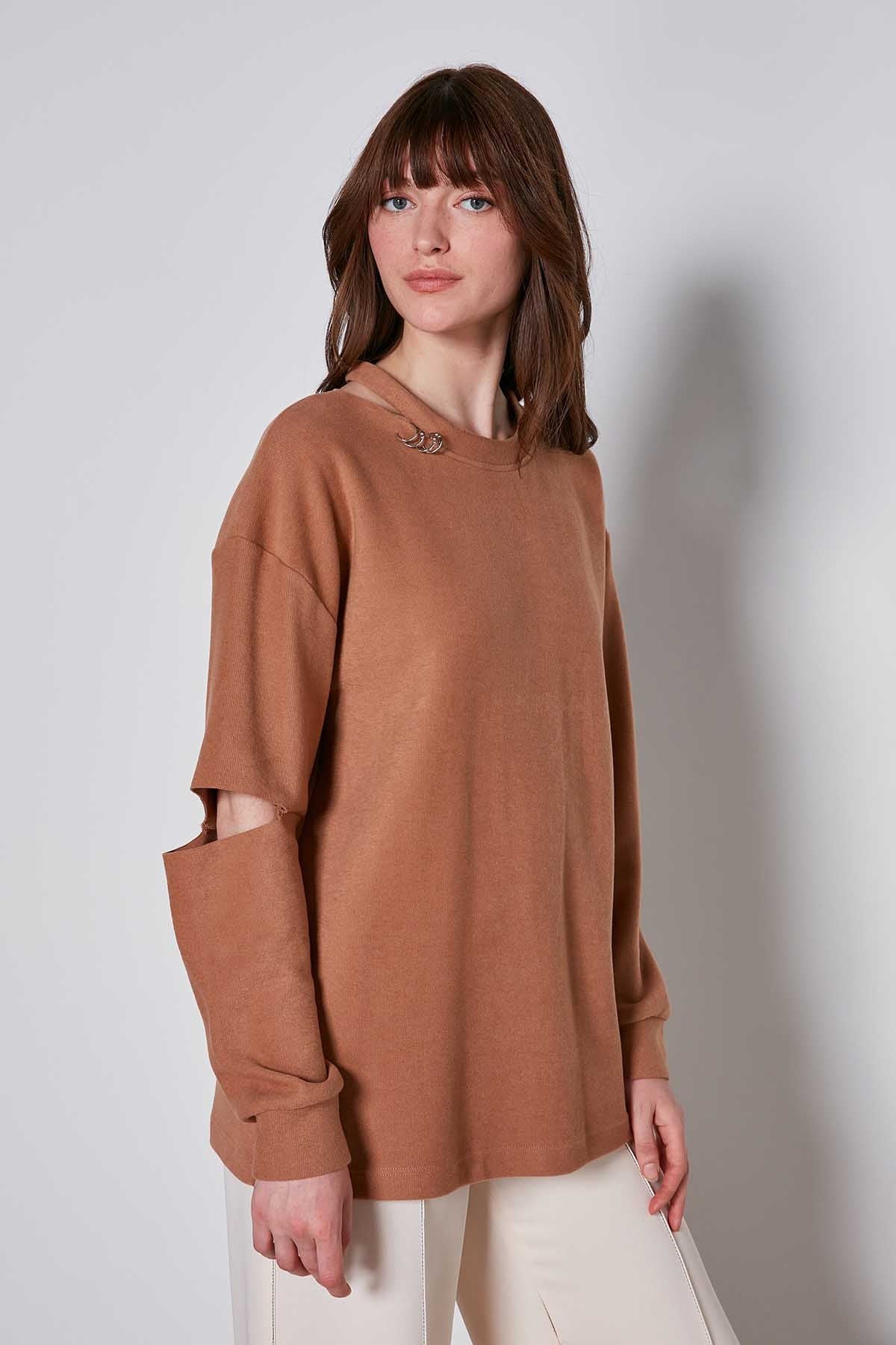 SPLIT COLLAR AND ARMS SWEATSHIRT