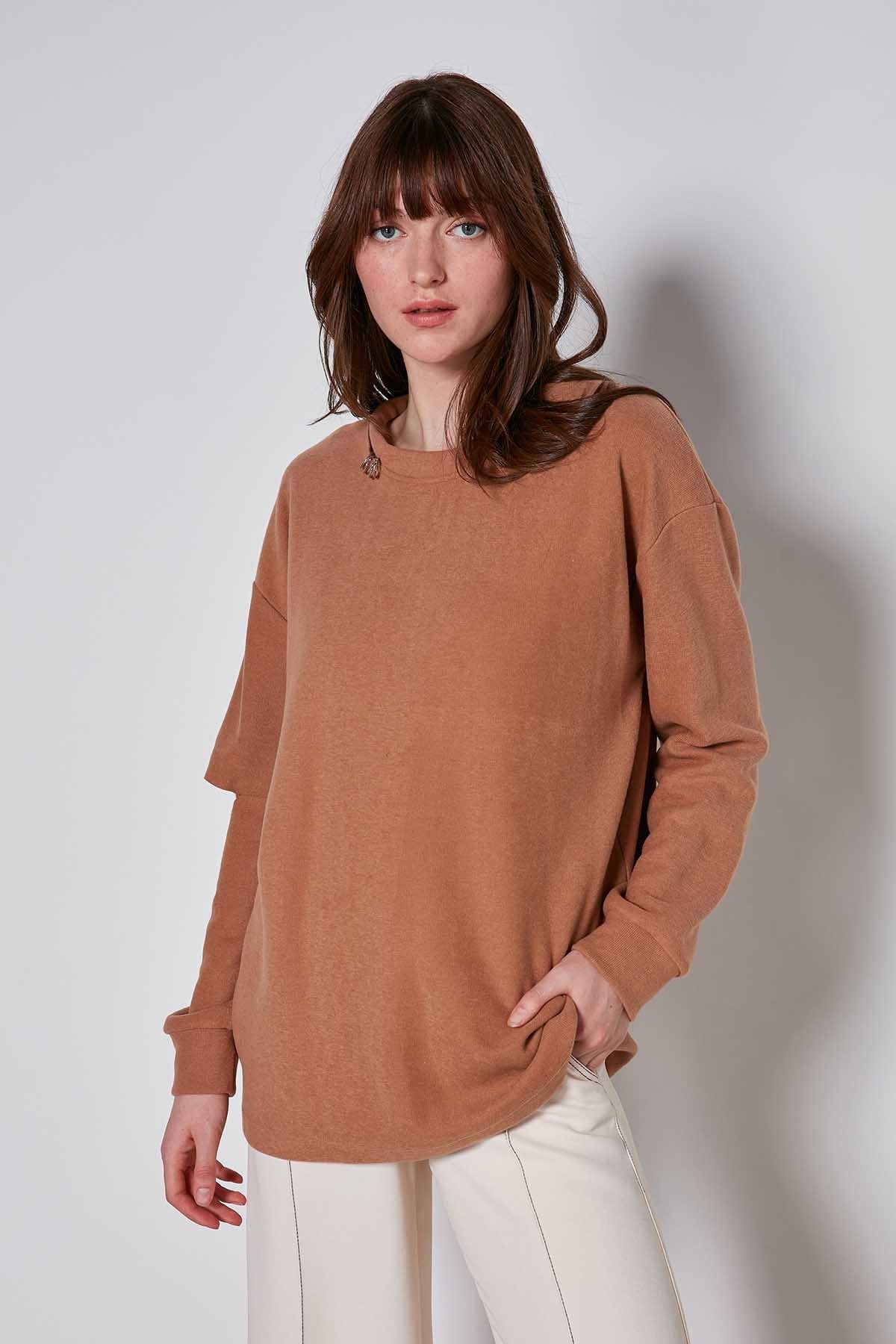 SPLIT COLLAR AND ARMS SWEATSHIRT