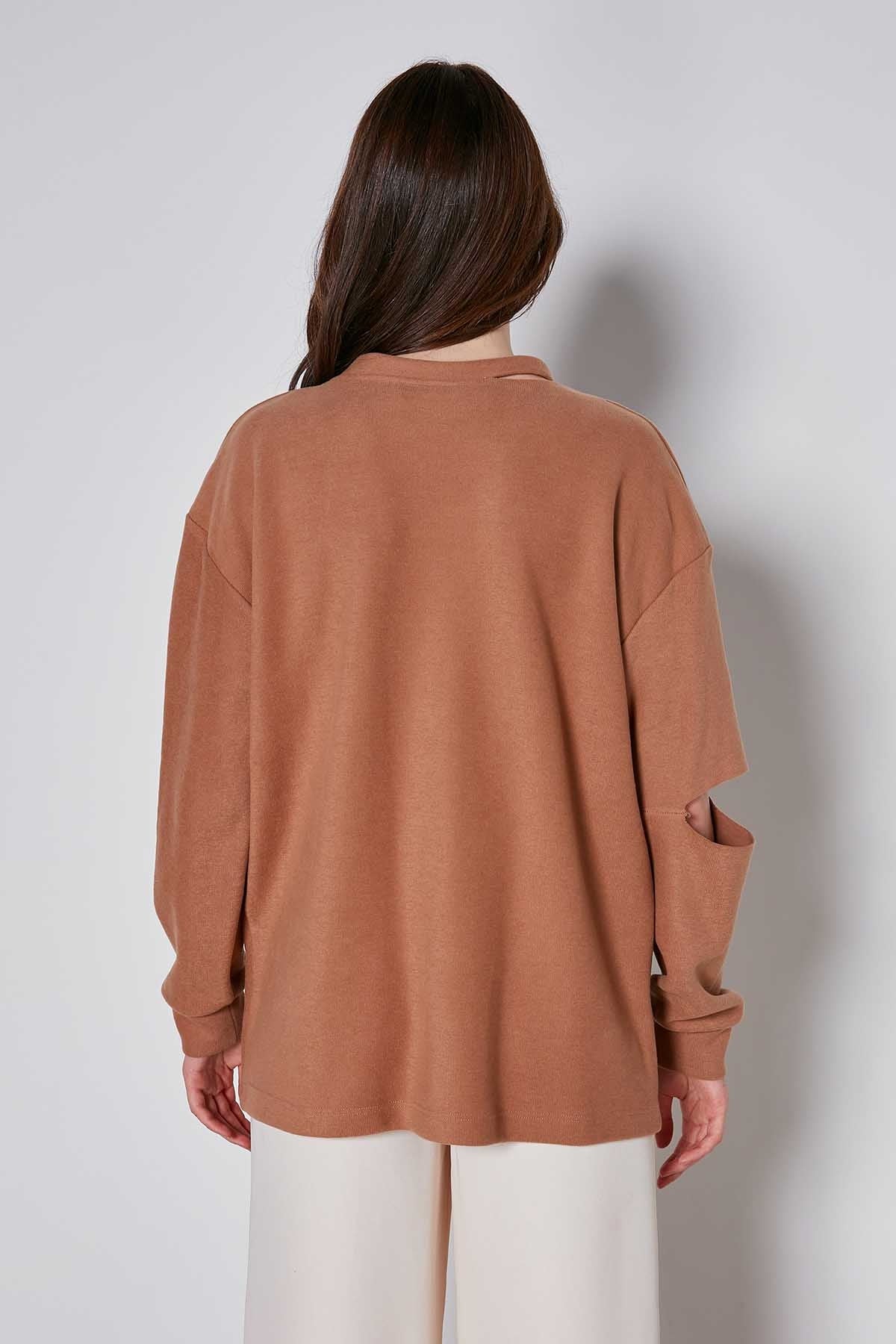 SPLIT COLLAR AND ARMS SWEATSHIRT