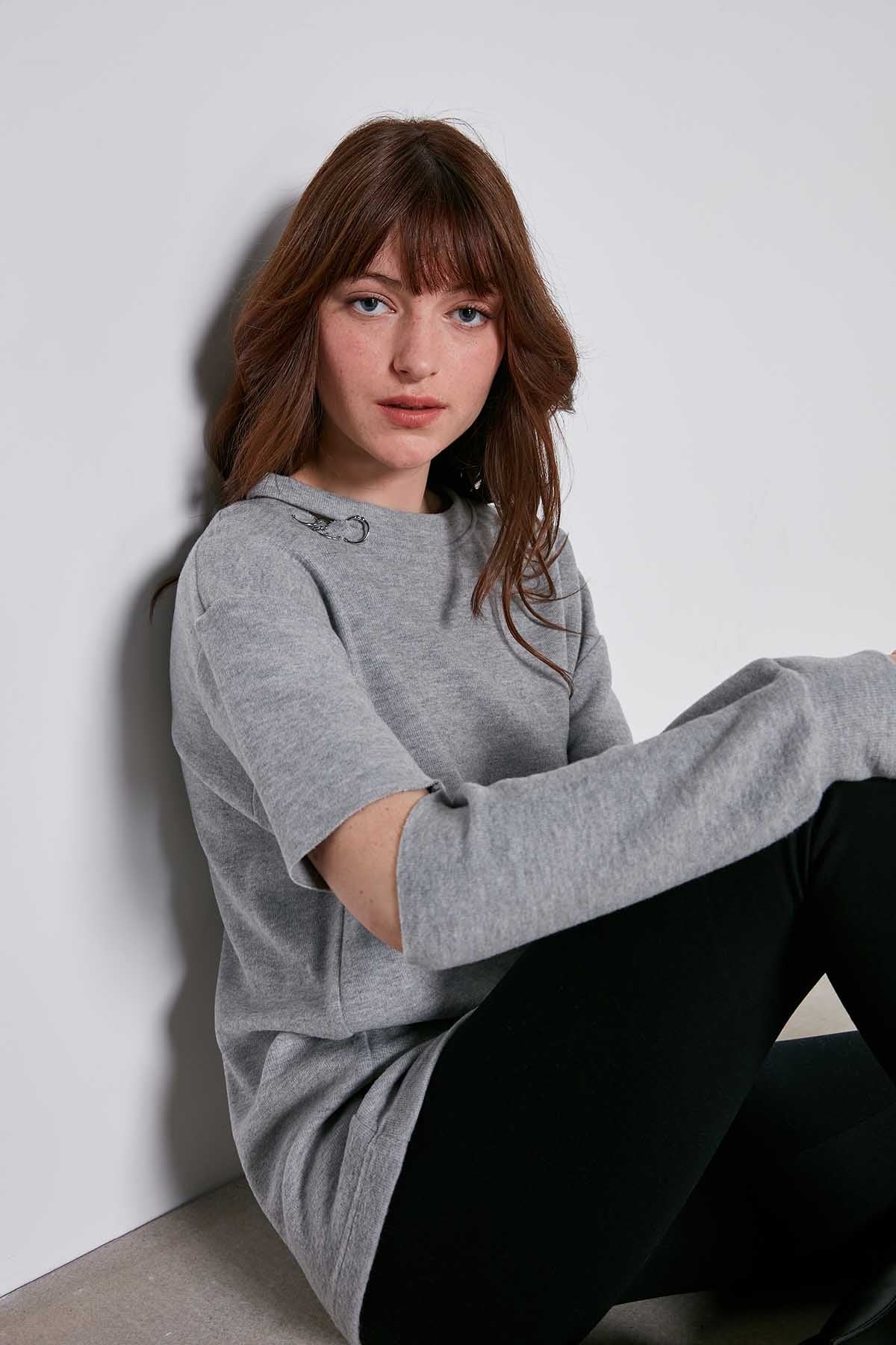 SPLIT COLLAR AND ARMS SWEATSHIRT