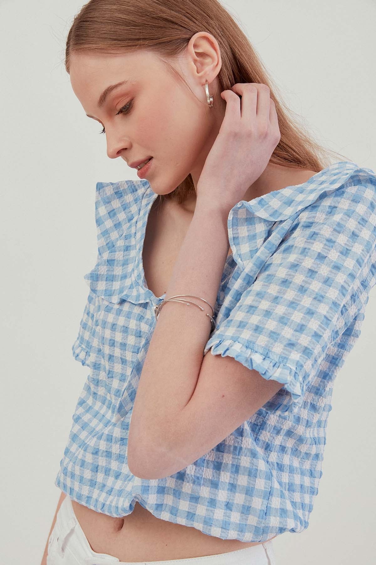 VOLAN COLLAR CHECKERED BLOUSE
