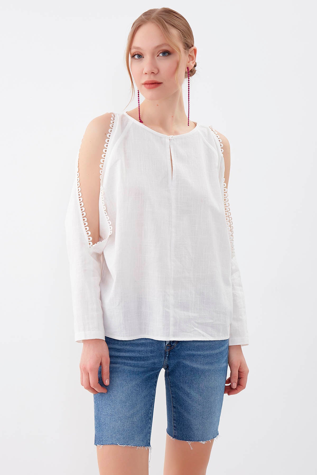 COLLAR-BUTTONED COLORED BLOUSE