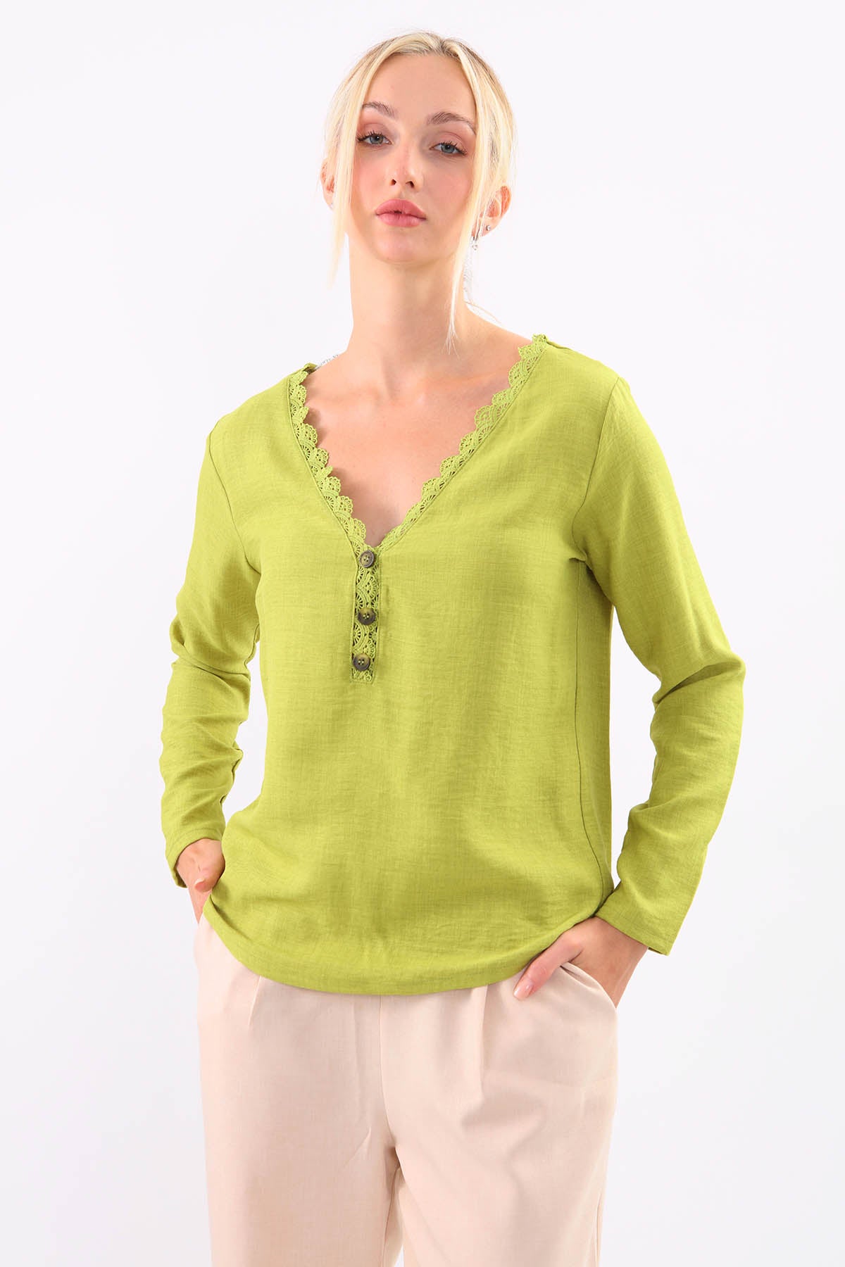 BLOUSE WITH ROUND COLLAR BUTTON