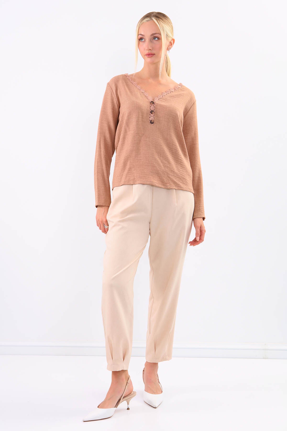 BLOUSE WITH ROUND COLLAR BUTTON
