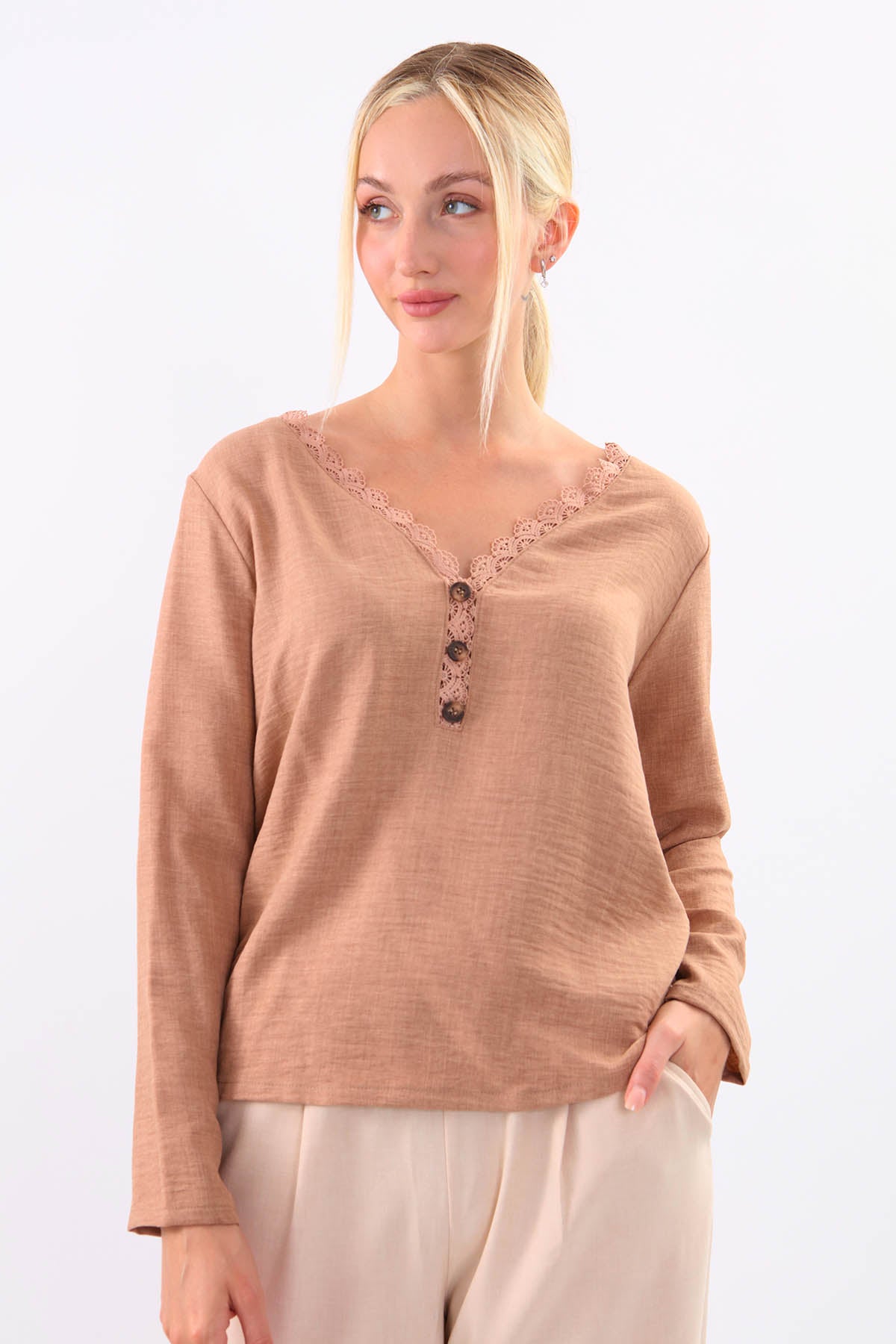 BLOUSE WITH ROUND COLLAR BUTTON