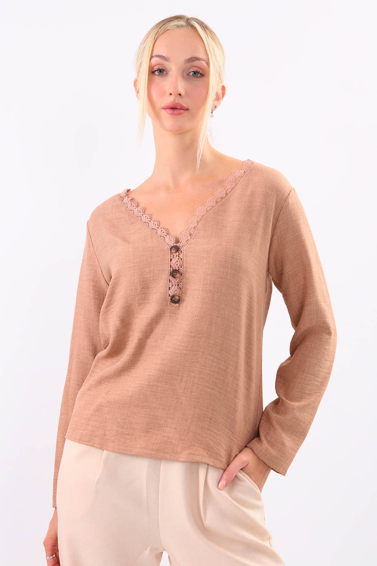 BLOUSE WITH ROUND COLLAR BUTTON