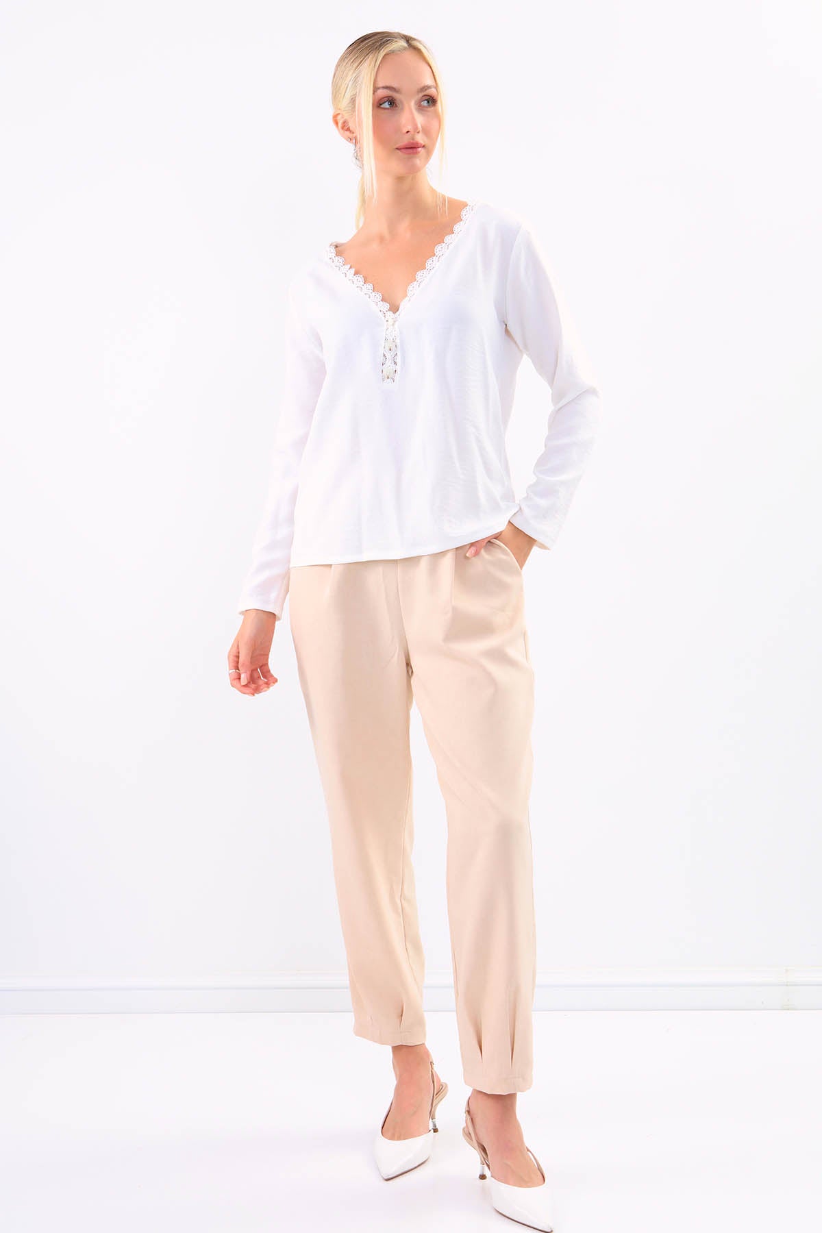 BLOUSE WITH ROUND COLLAR BUTTON