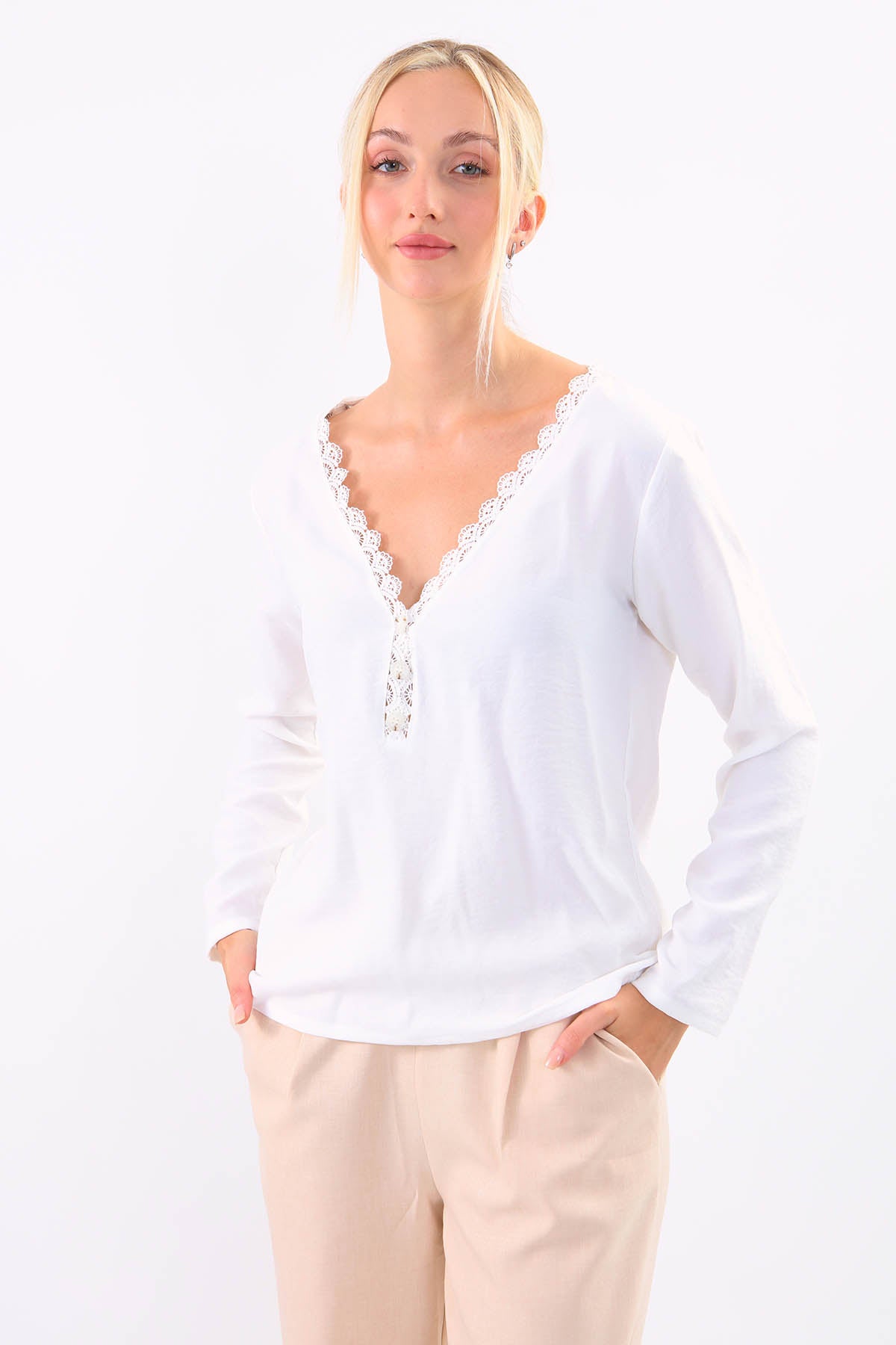 BLOUSE WITH ROUND COLLAR BUTTON