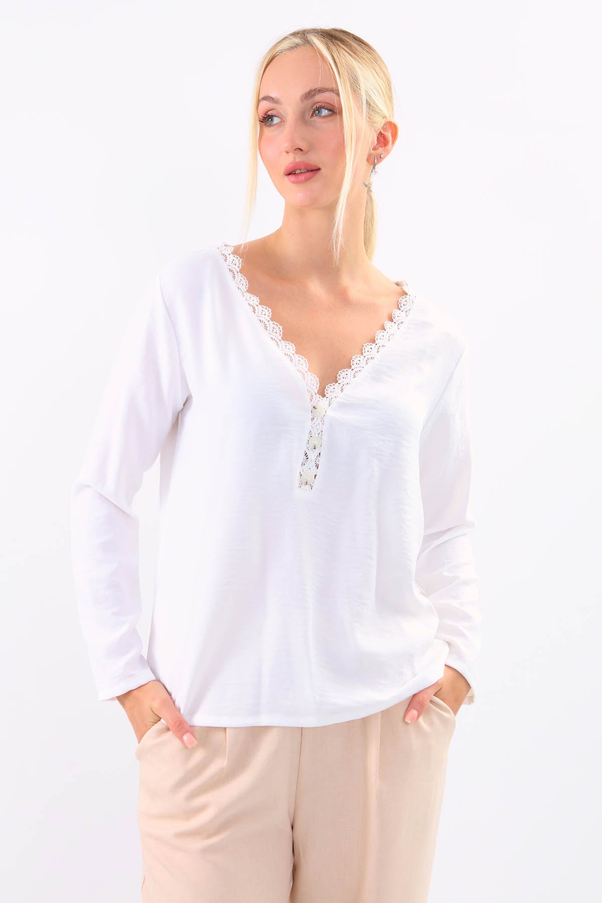 BLOUSE WITH ROUND COLLAR BUTTON
