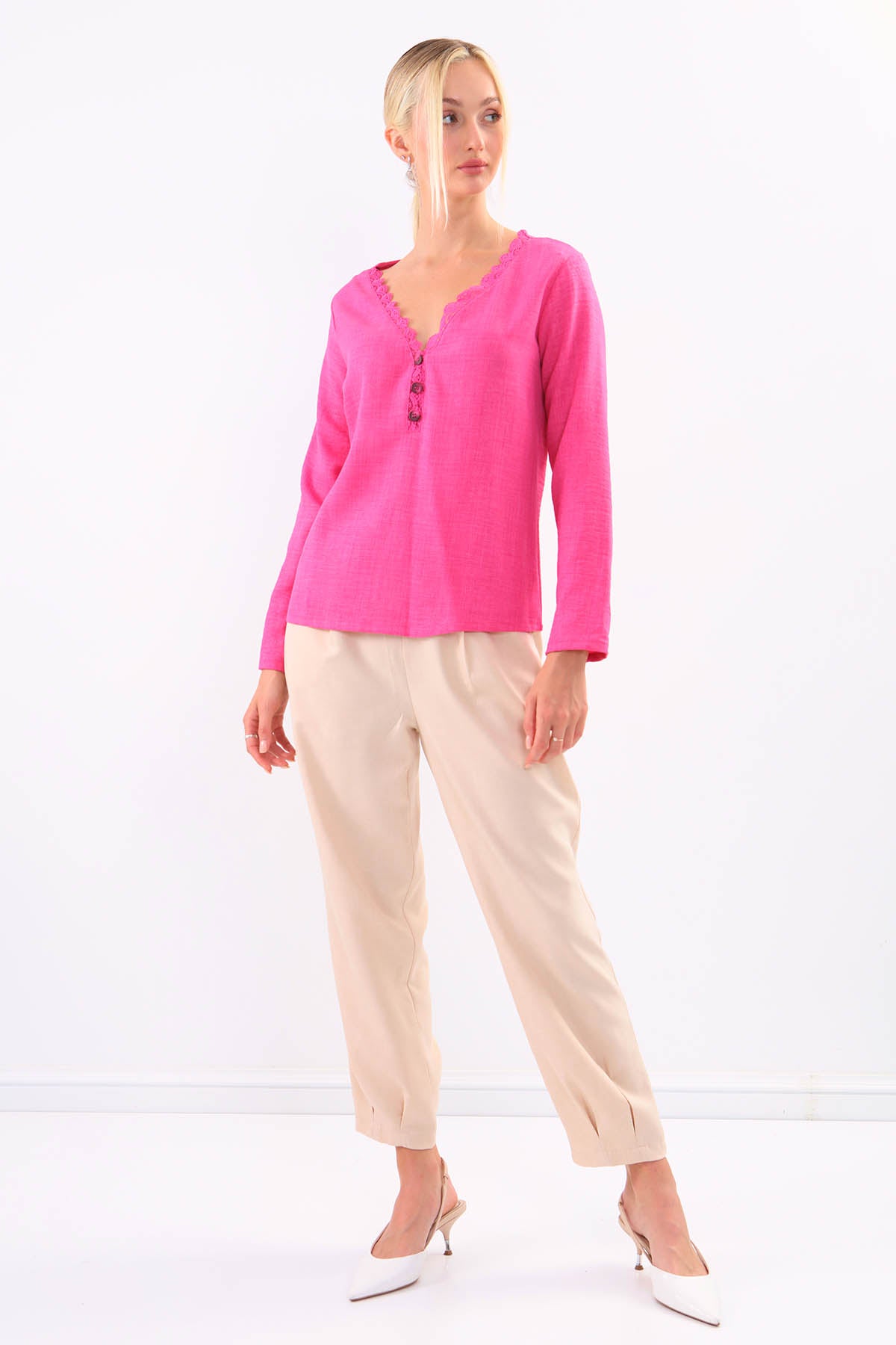 BLOUSE WITH ROUND COLLAR BUTTON
