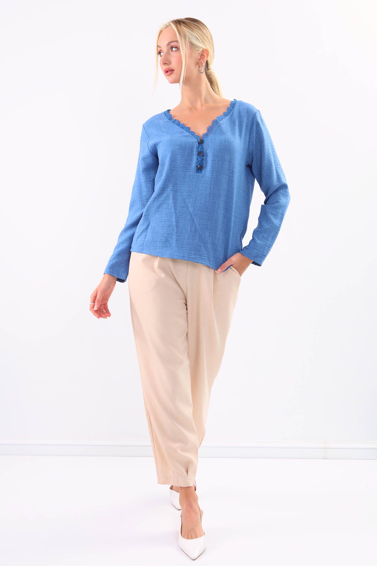 BLOUSE WITH ROUND COLLAR BUTTON