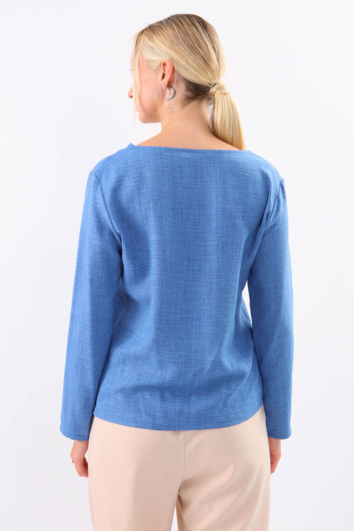BLOUSE WITH ROUND COLLAR BUTTON