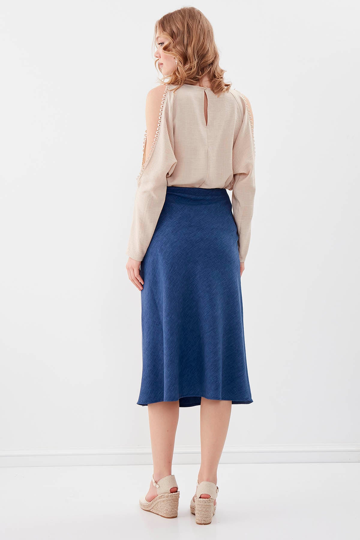 SIDE ZIPPERED MIDI HEIGHT SKIRT