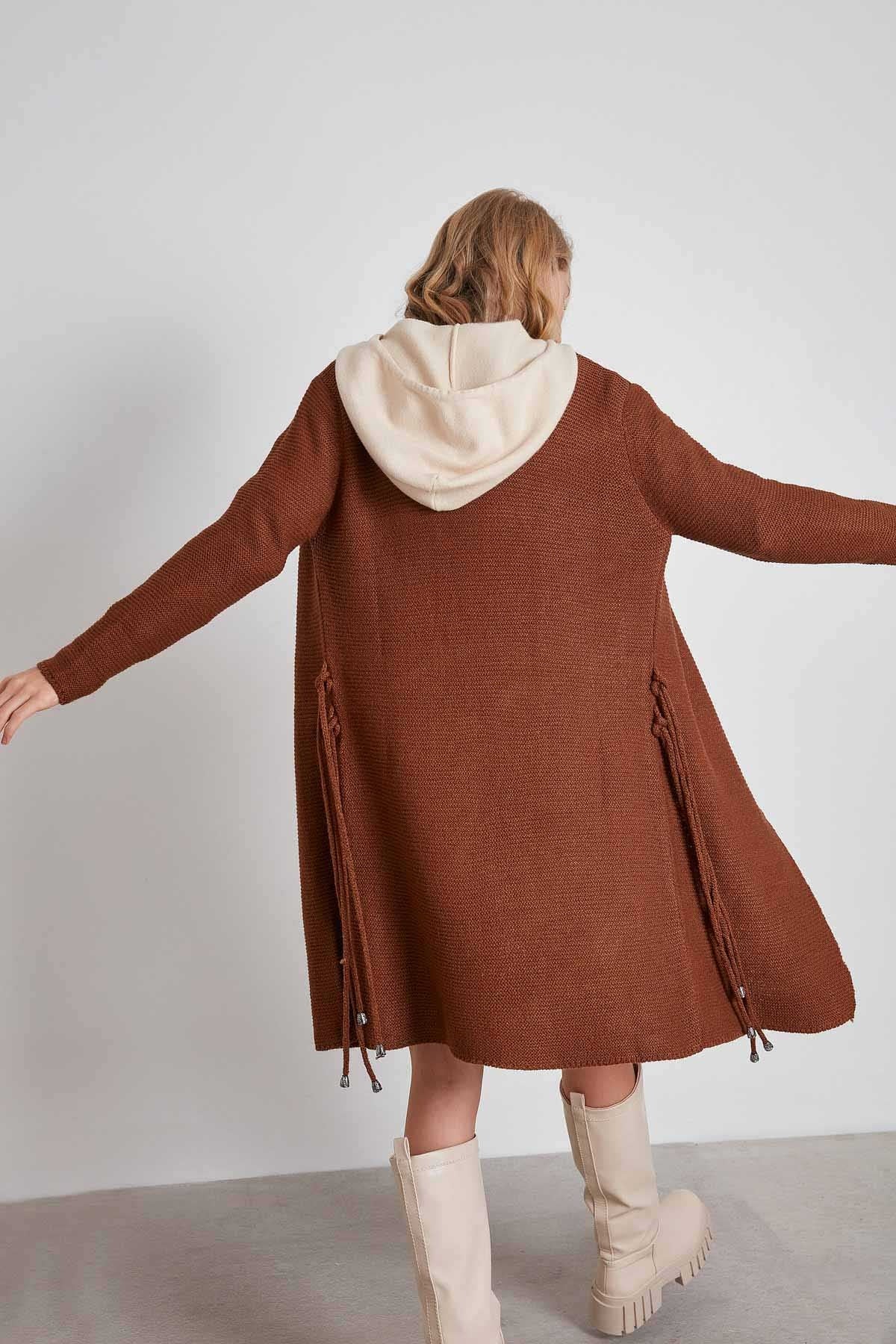 KNITTED CARDIGAN