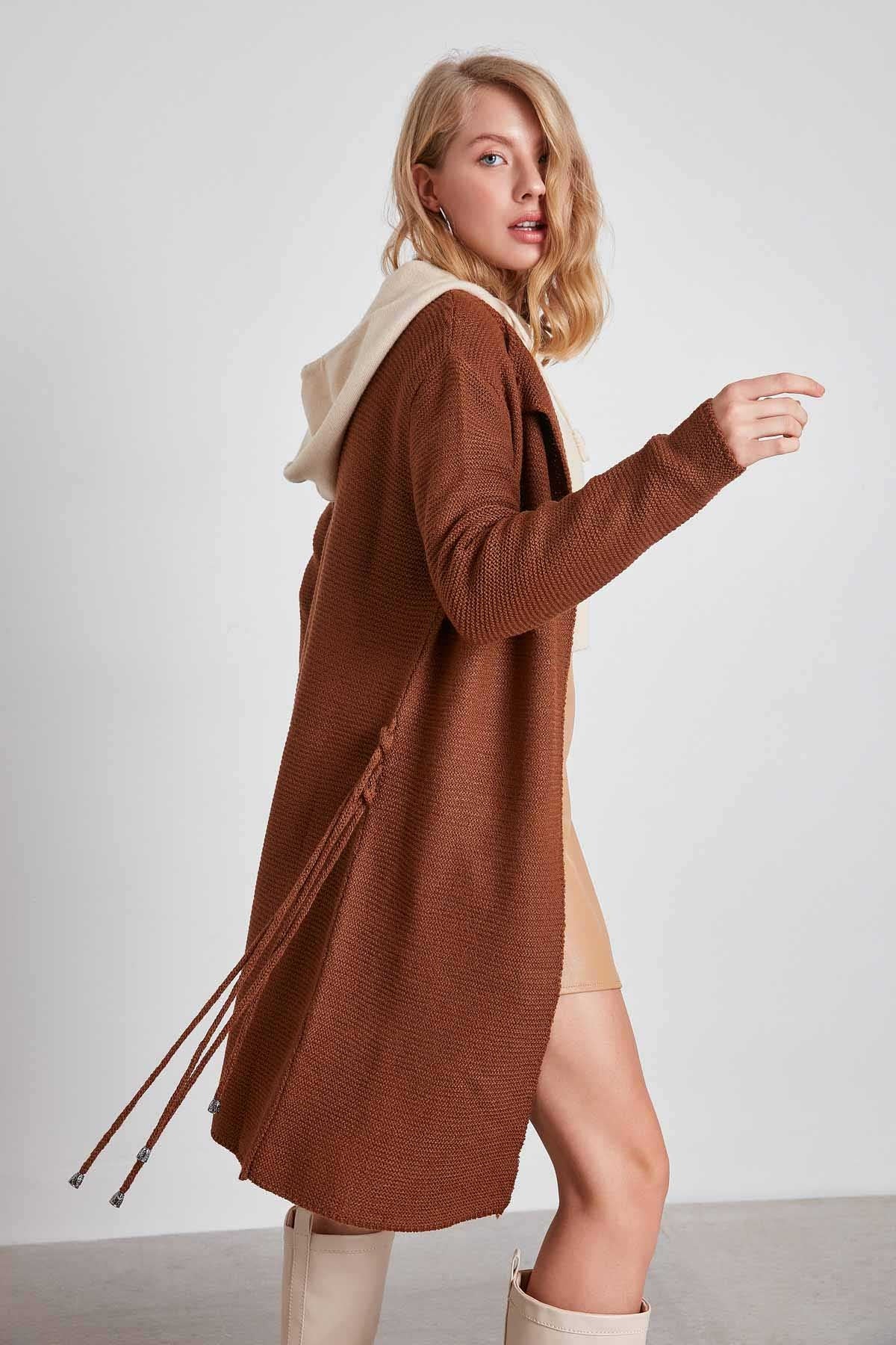 KNITTED CARDIGAN