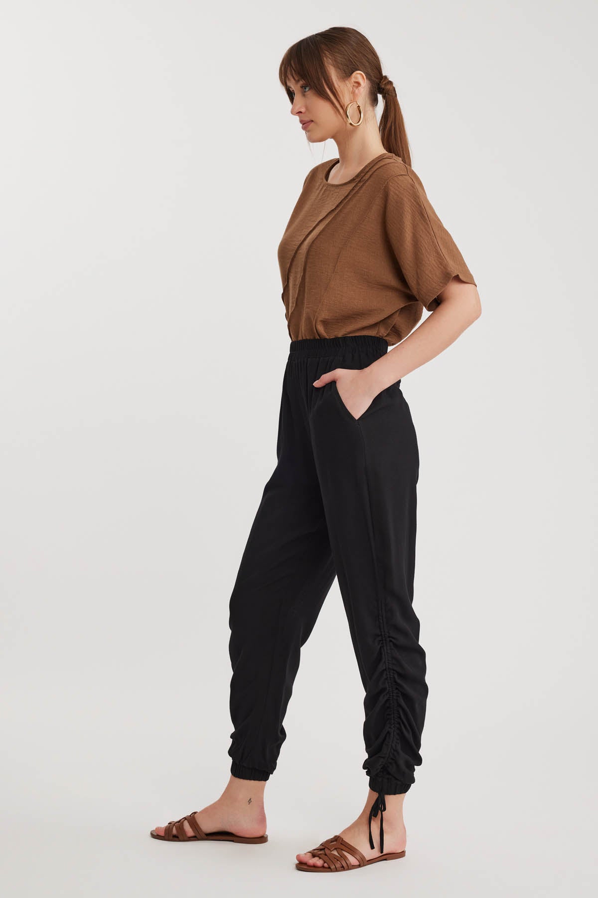RUCKLED TROUSERS WITH ELASTANE WAIST