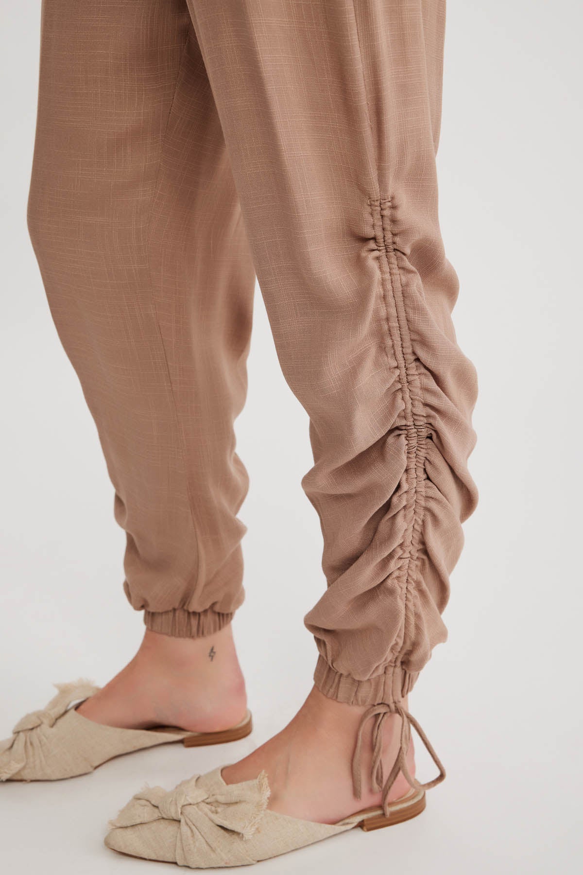 RUCKLED TROUSERS WITH ELASTANE WAIST