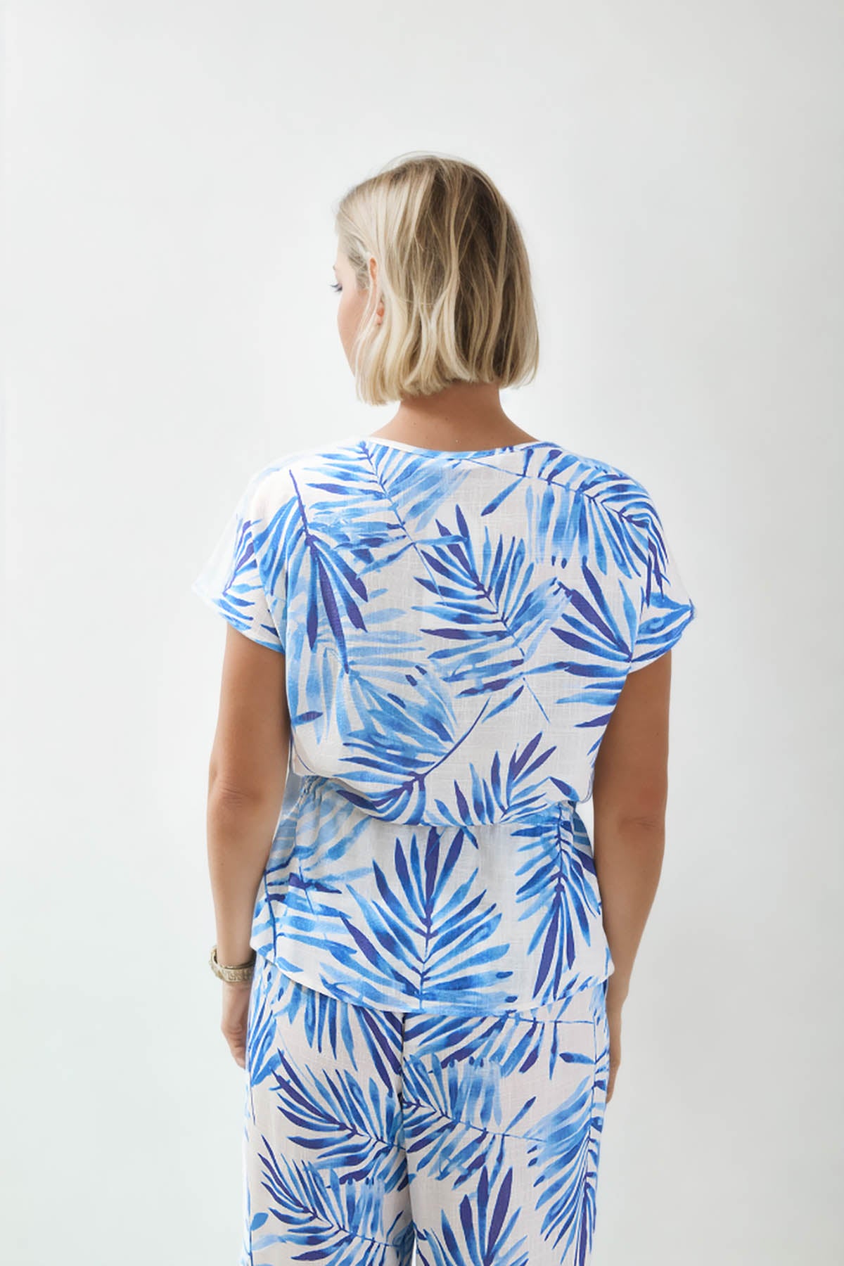 LEAF PATTERN CURVED BLOUSE