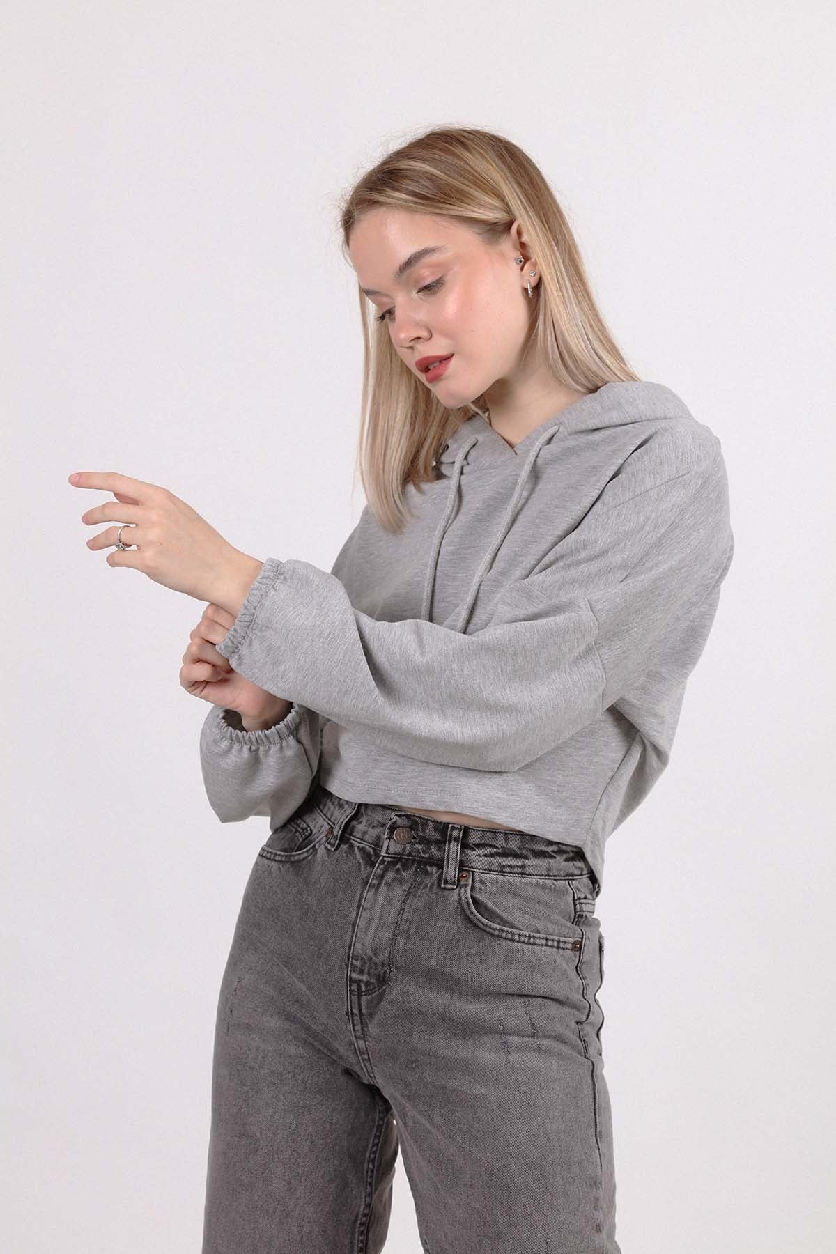 BAT SLEEVE CROP SWEATSHIRT WITH A HOOD