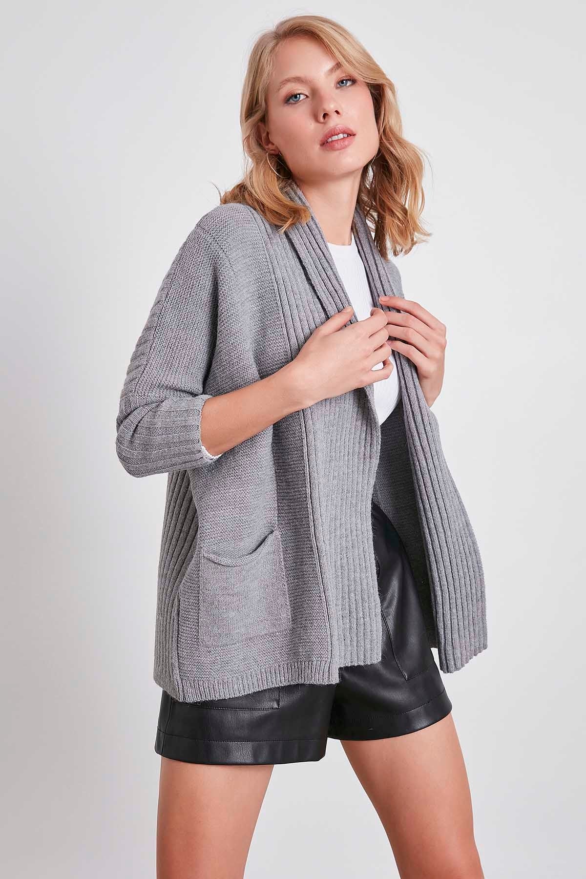 BAT SLEEVE LOOSE KNITTED CARDIGAN