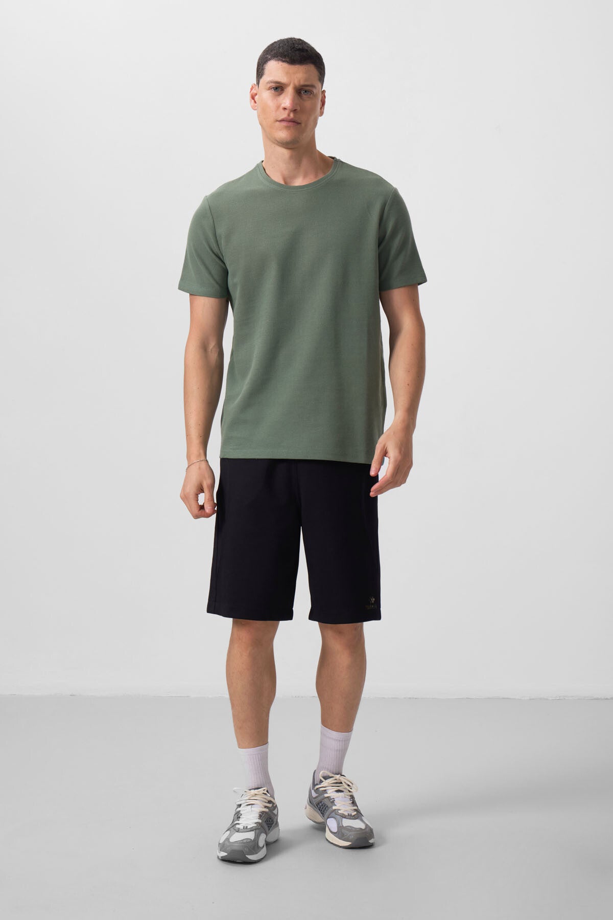 Textured Green Surface Comfort Fit Basic Men's T-Shirt - 88436