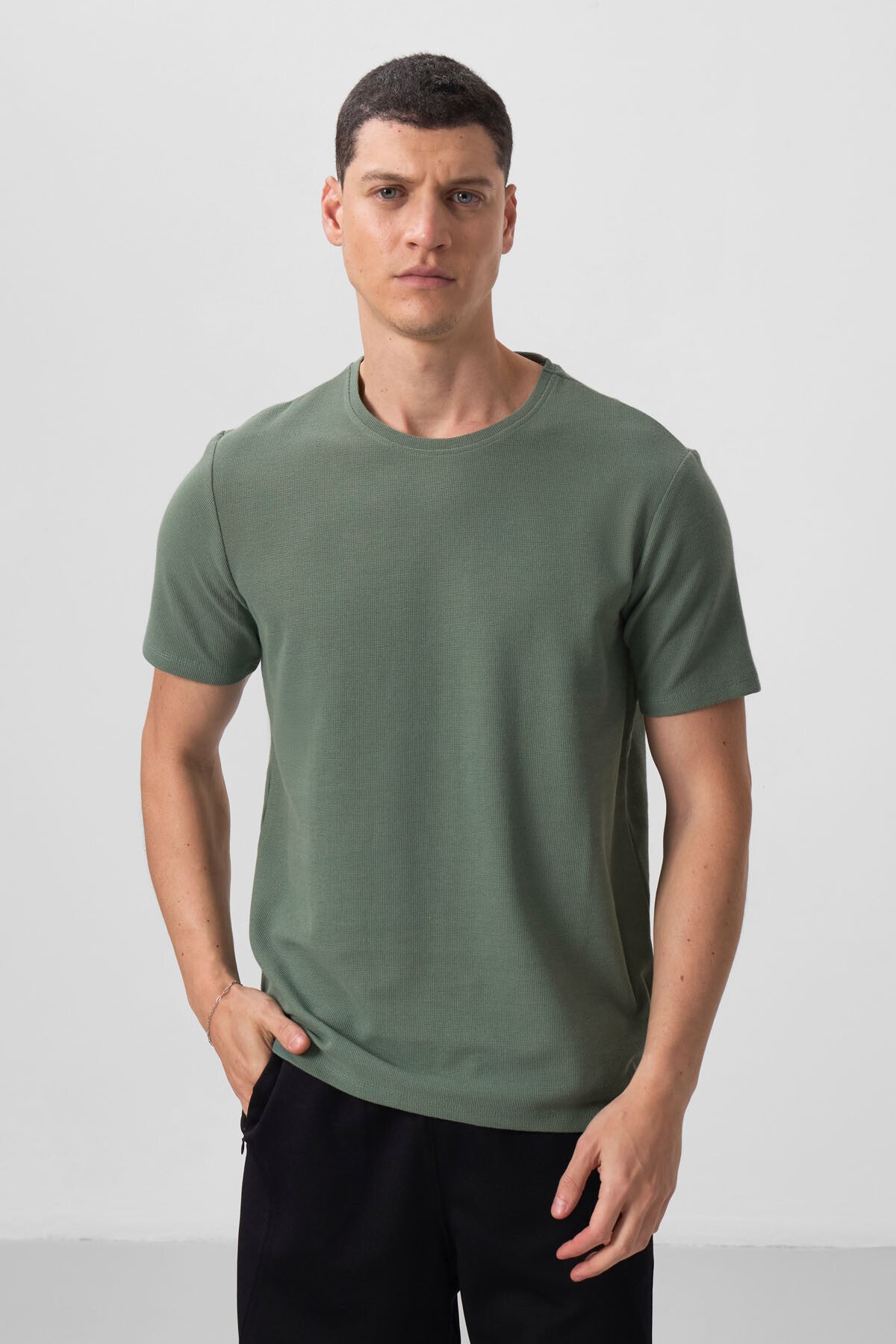 Textured Green Surface Comfort Fit Basic Men's T-Shirt - 88436