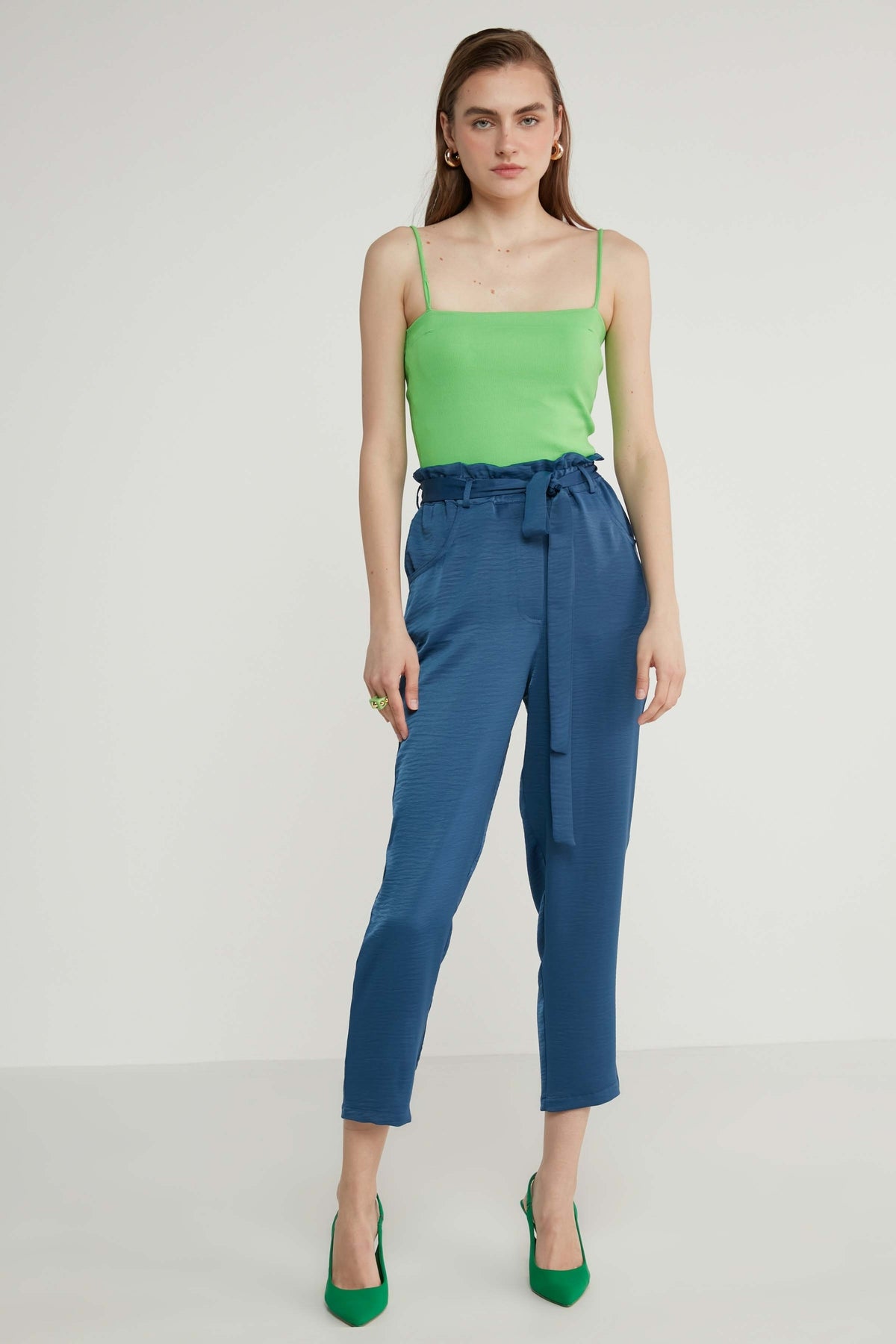 HIGH-WAIST JAGGED CROP TROUSERS