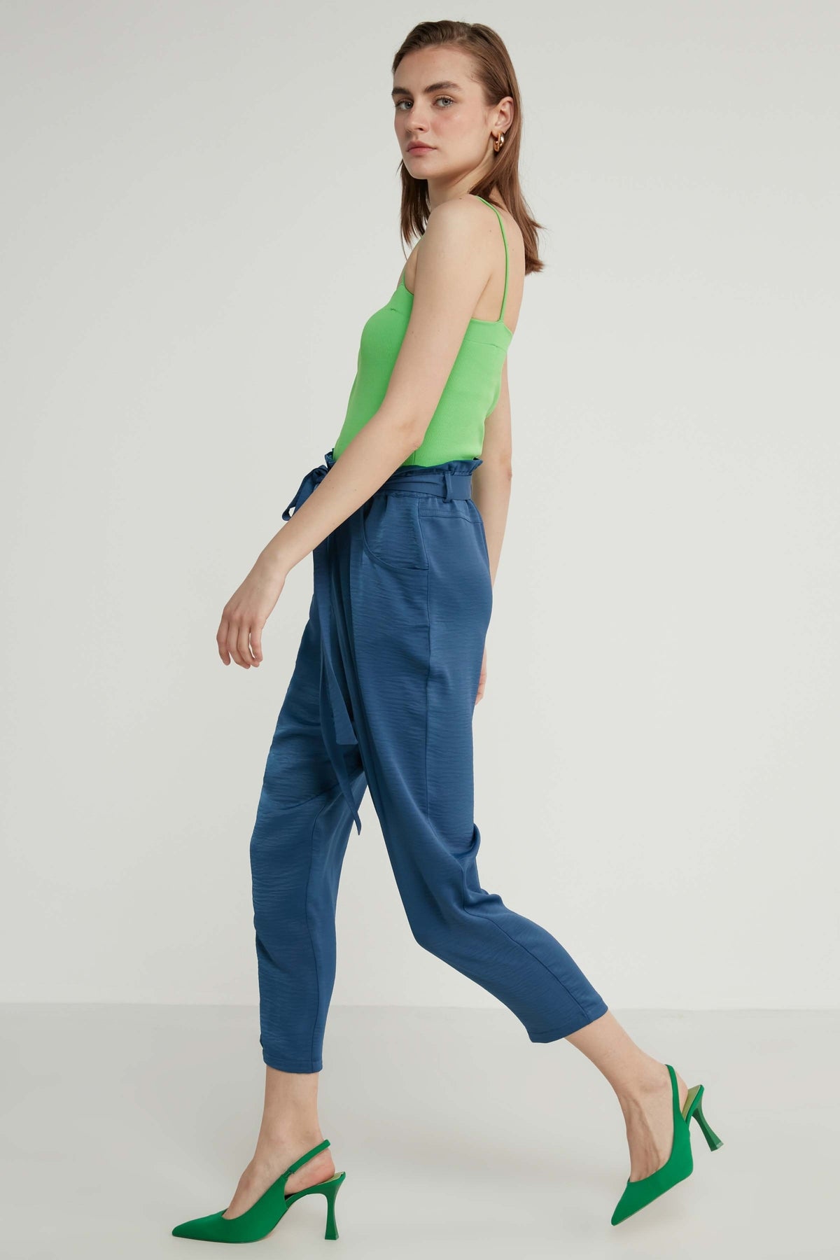 HIGH-WAIST JAGGED CROP TROUSERS