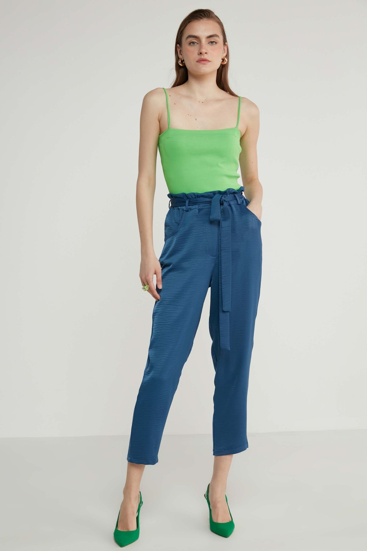 HIGH-WAIST JAGGED CROP TROUSERS