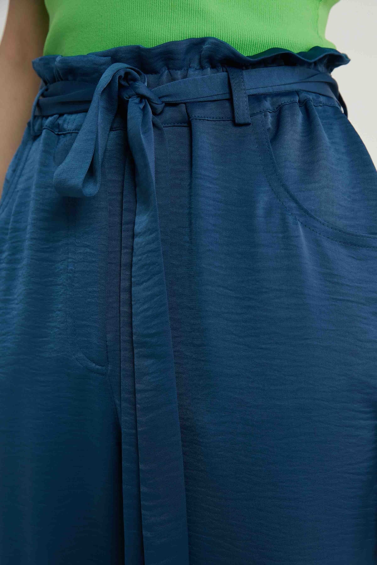 HIGH-WAIST JAGGED CROP TROUSERS