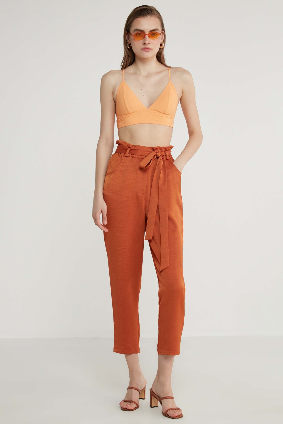 HIGH-WAIST JAGGED CROP TROUSERS