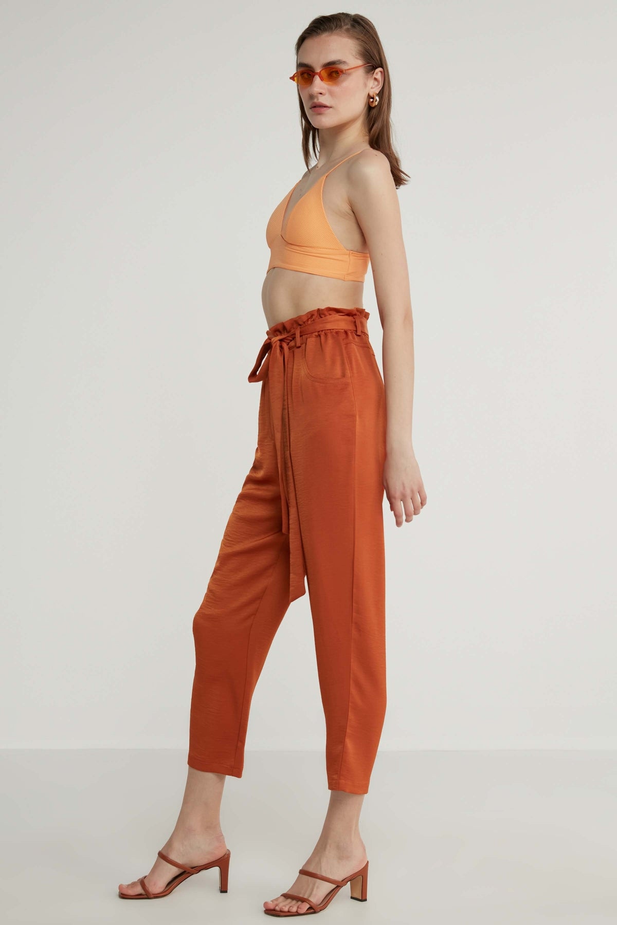 HIGH-WAIST JAGGED CROP TROUSERS