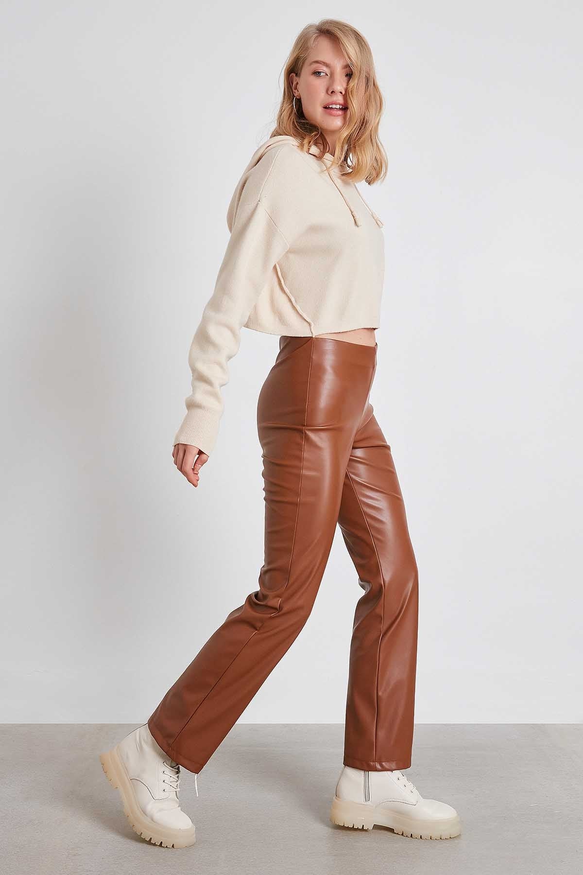 HIGH WAIST FAUX LEATHER TROUSERS