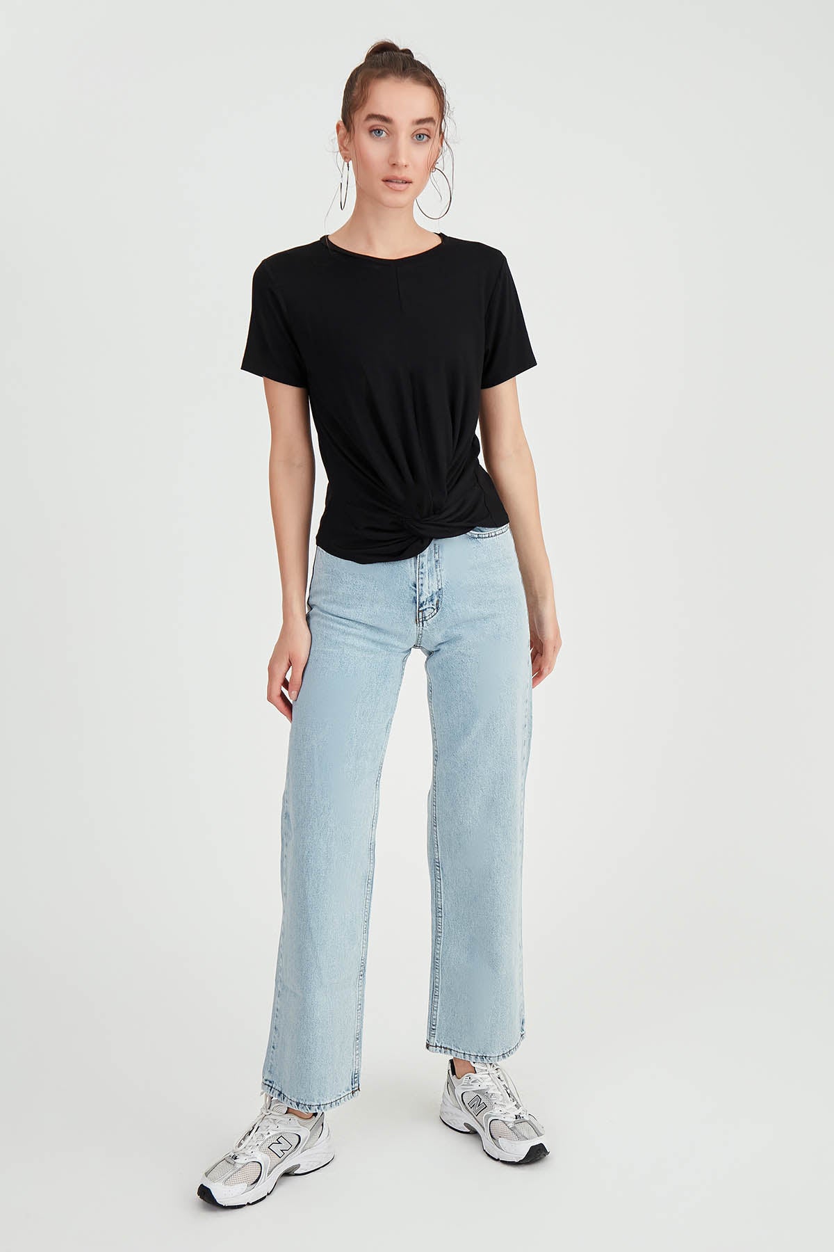 ROUND COLLAR FRONT CURVED T-SHIRT