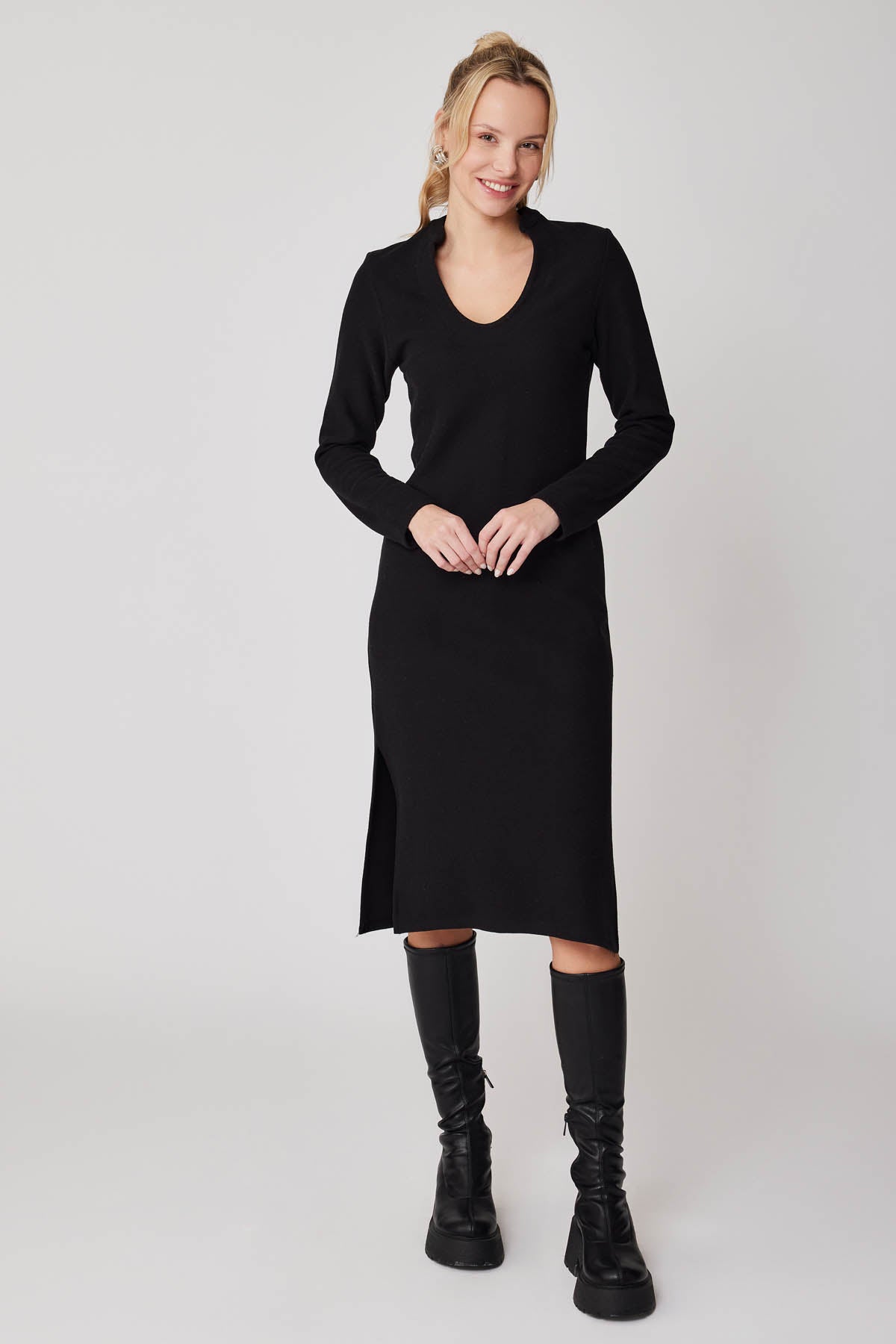 ROUND COLLAR LONG KNITTED DRESS