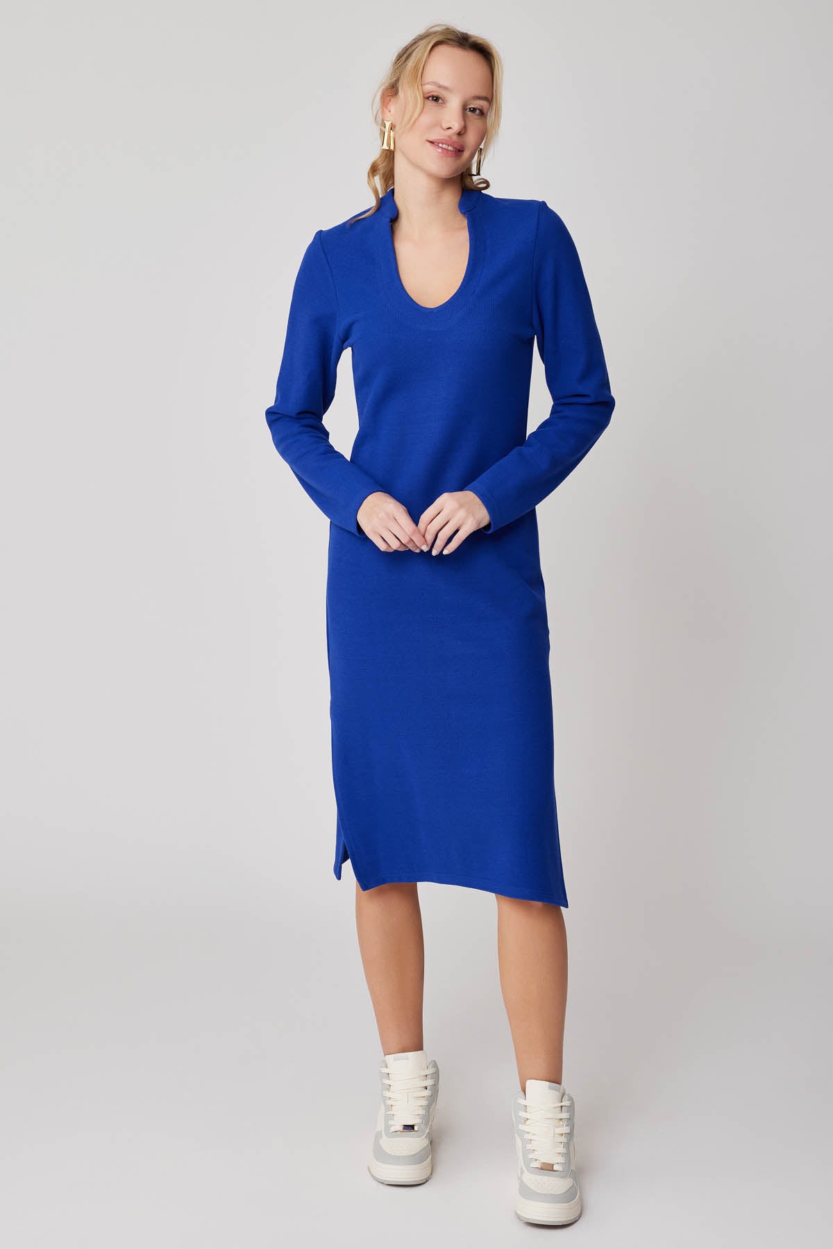 ROUND COLLAR LONG KNITTED DRESS
