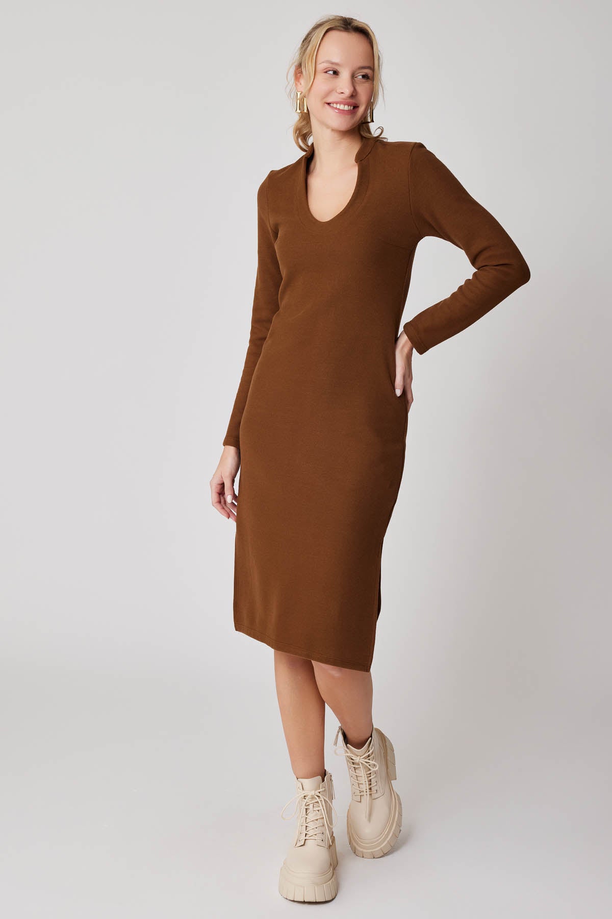 ROUND COLLAR LONG KNITTED DRESS