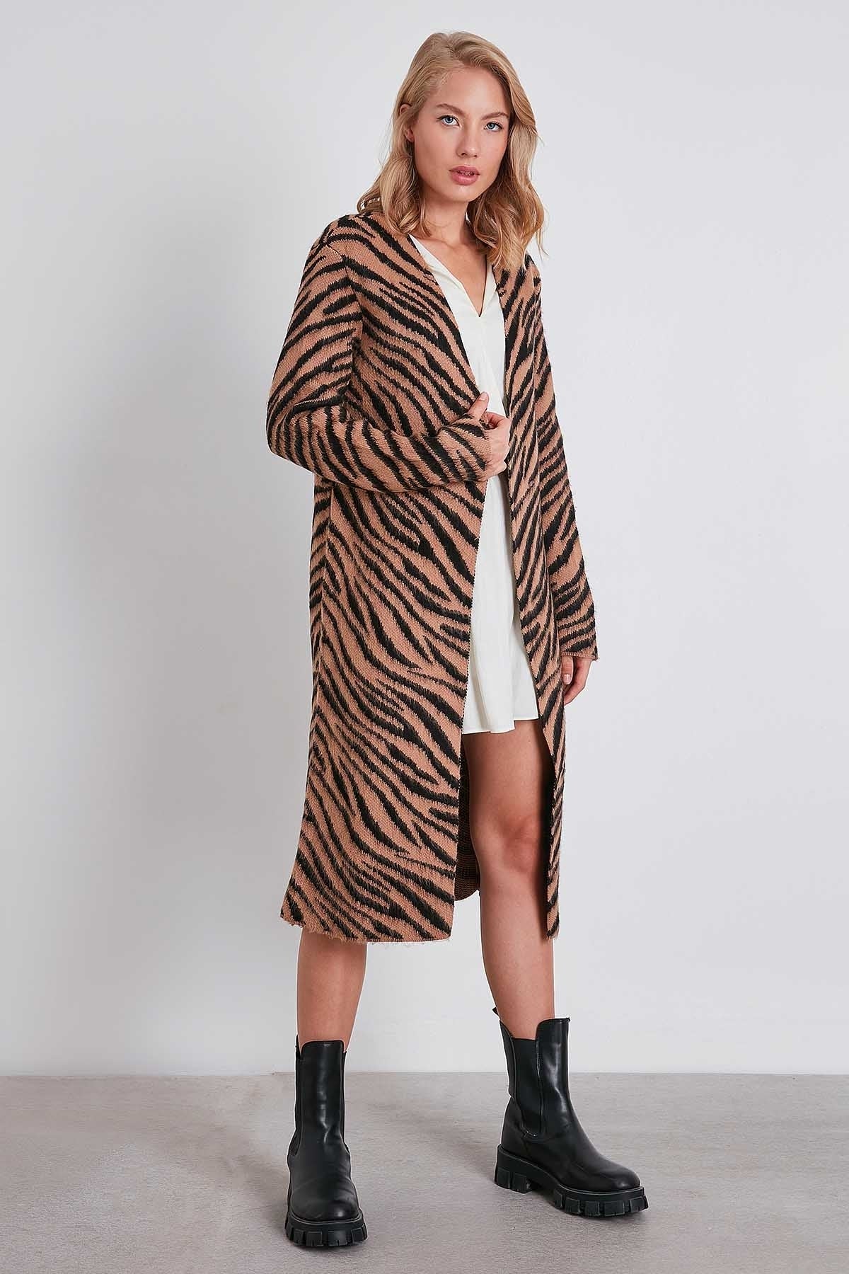 ZEBRA PATTERN LONG KNITTED CARDIGAN