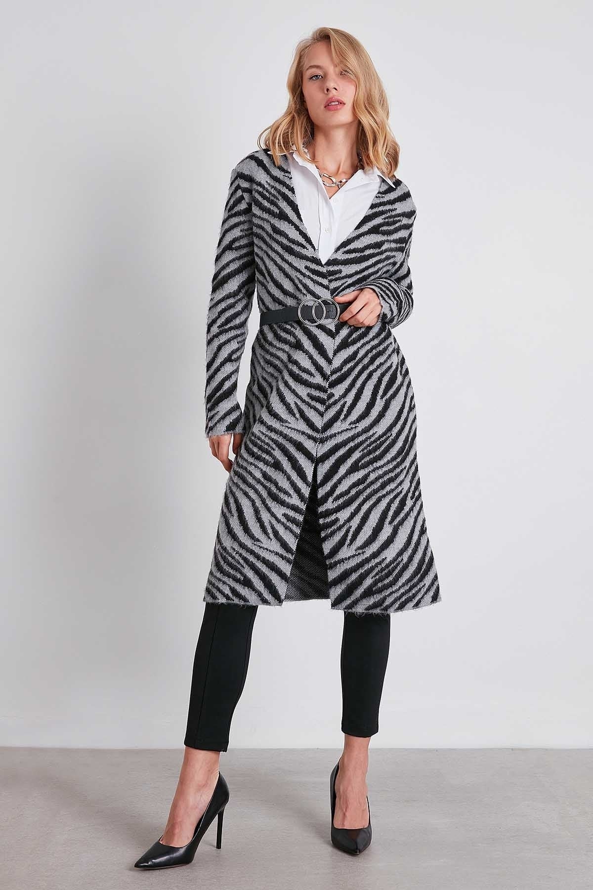 ZEBRA PATTERN LONG KNITTED CARDIGAN