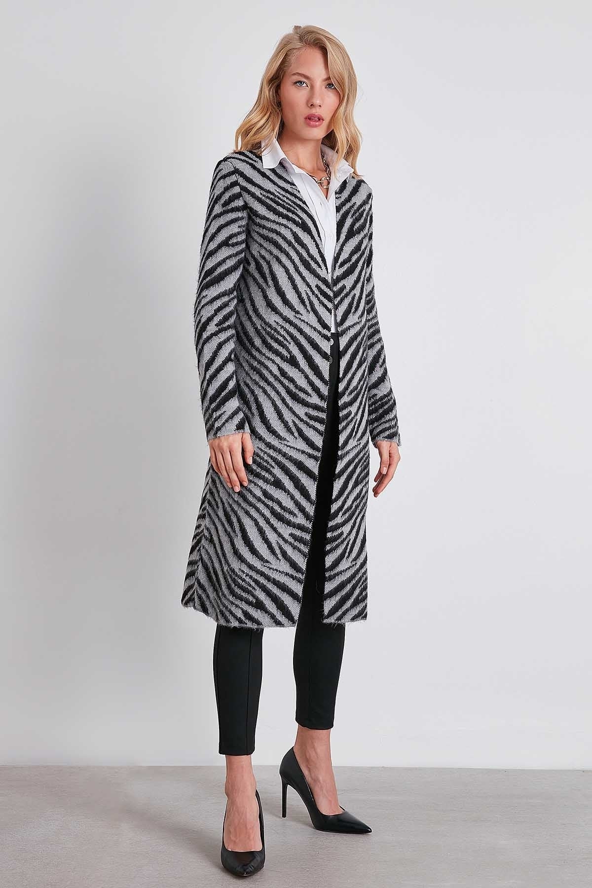 ZEBRA PATTERN LONG KNITTED CARDIGAN