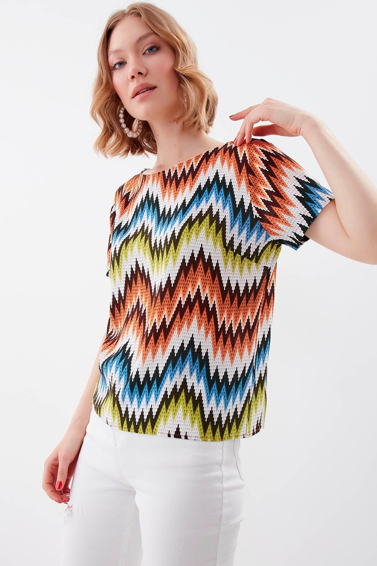 ZIGZAG PATTERN SHORT SLEEVE BLOUSE